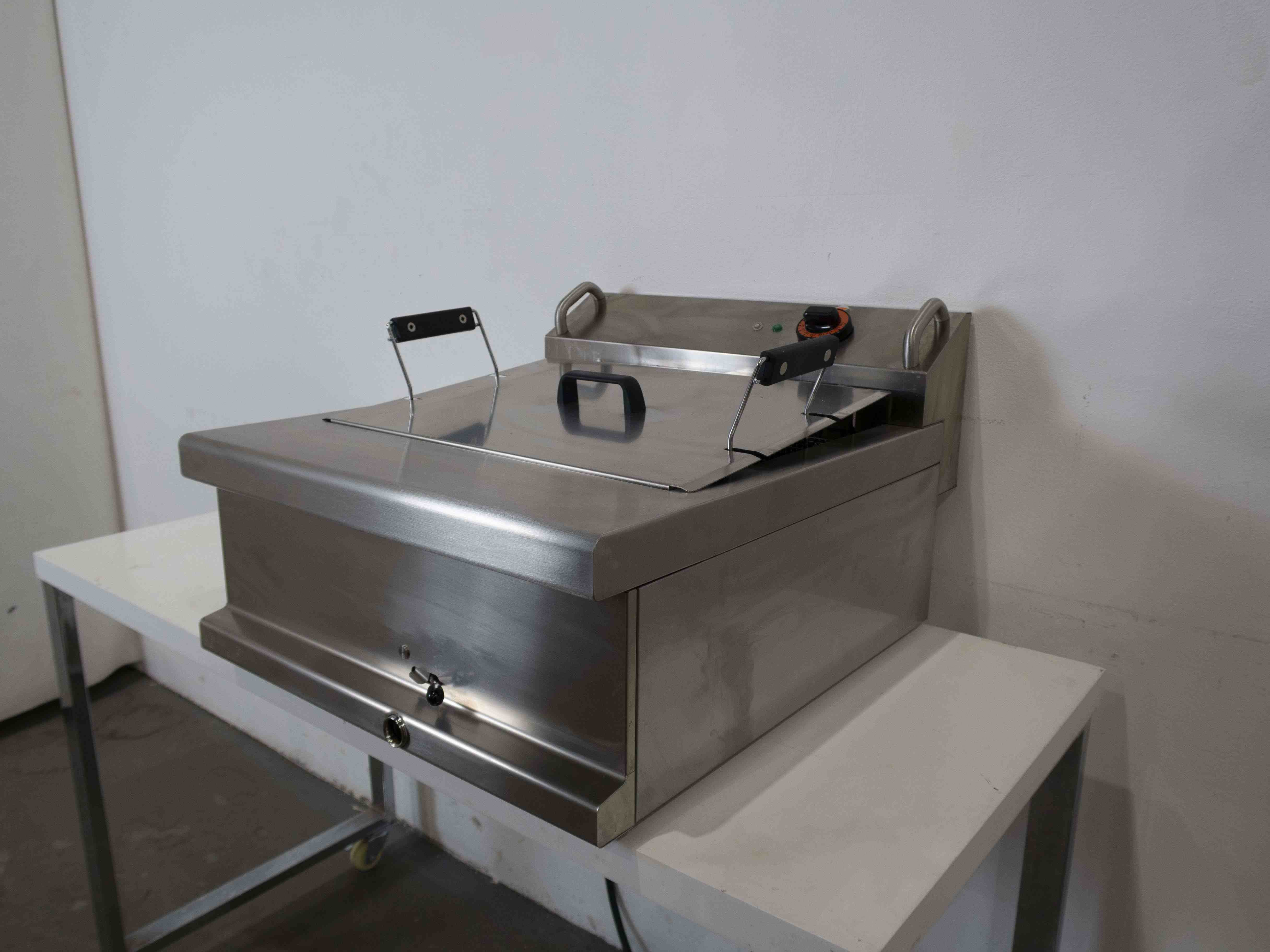 Lotus FPE-20 Donut Fryer - 747045