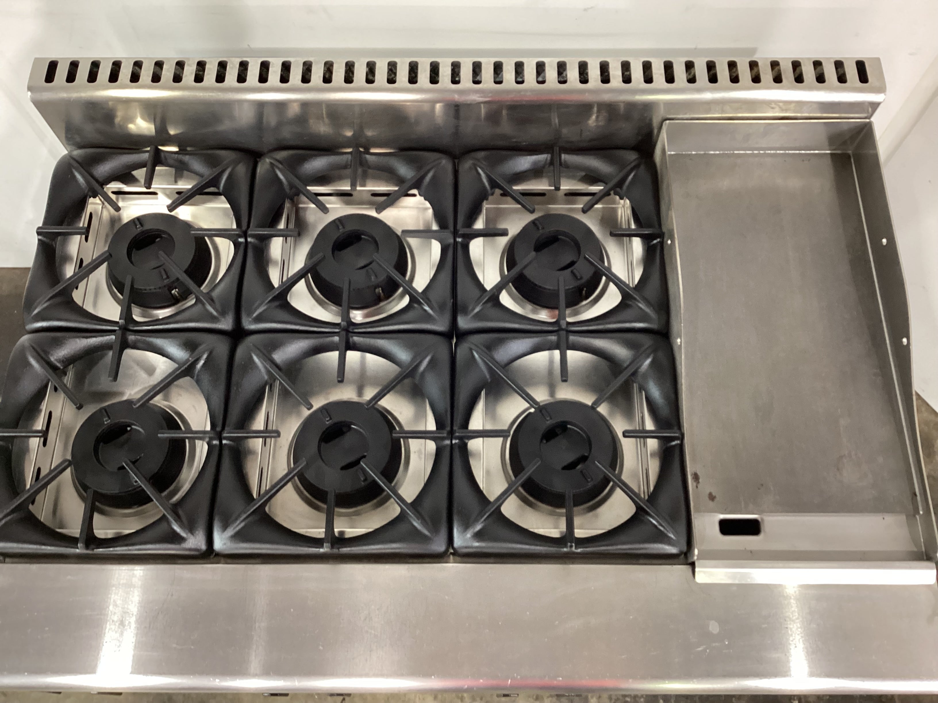 B&S BT-SB6-GRP3 6 Burner Cooktop/Griddle Combo