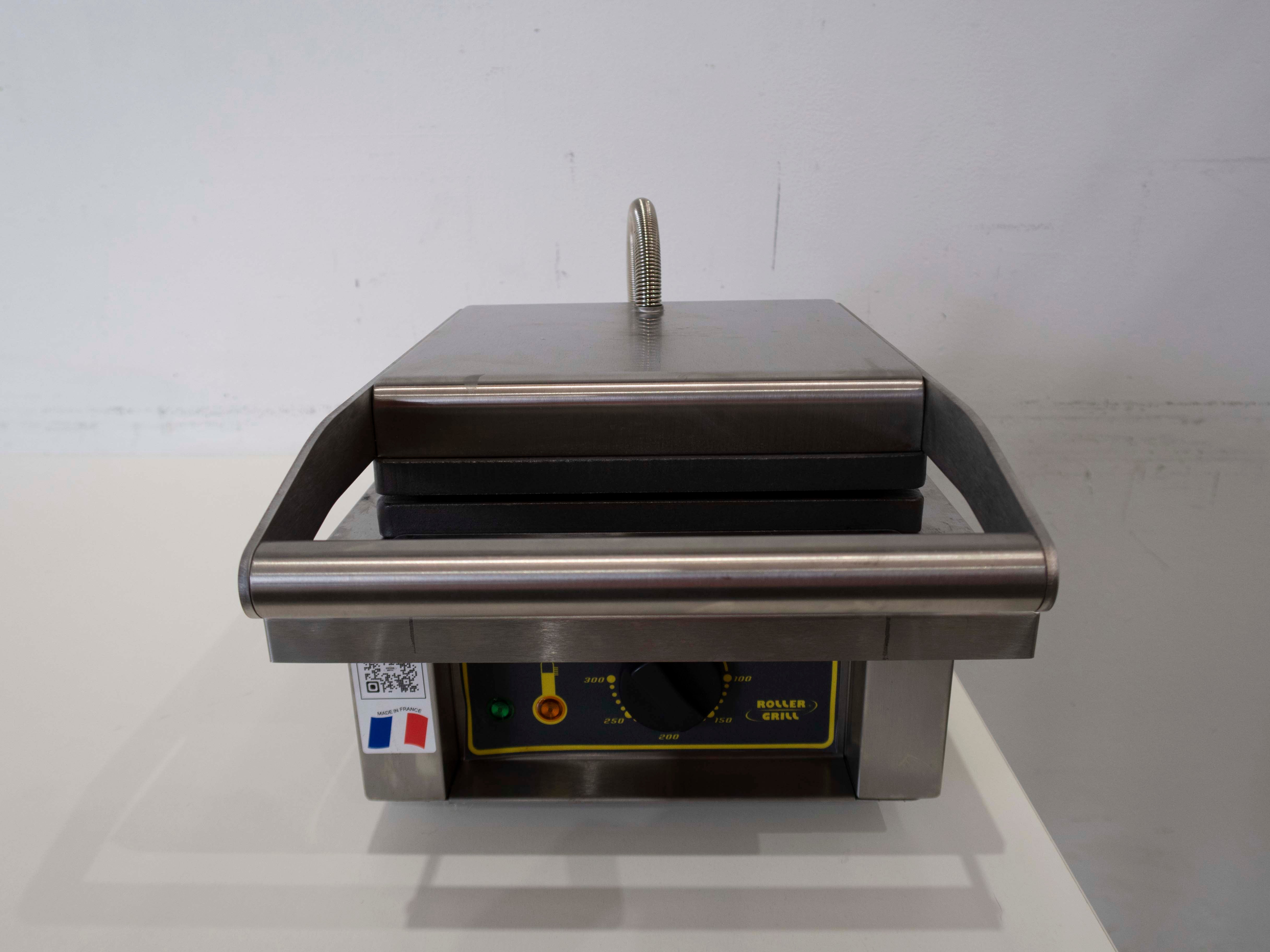 Roller Grill GES 80 B Waffle Machine - 763053