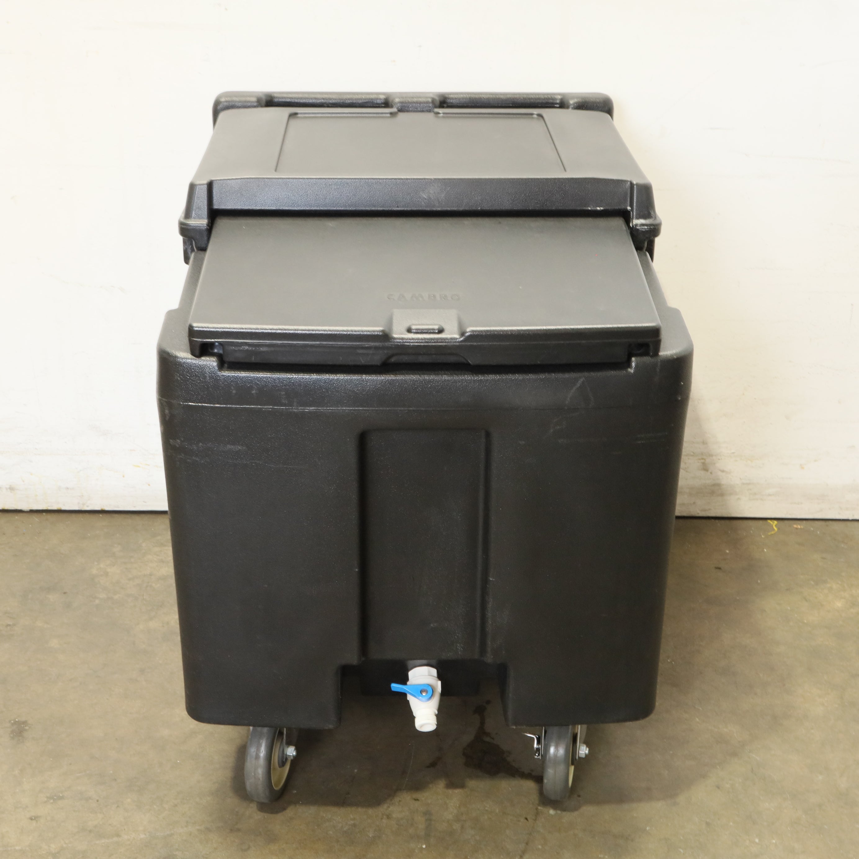 Cambro ICS125L 57kg Ice Caddy - 775188