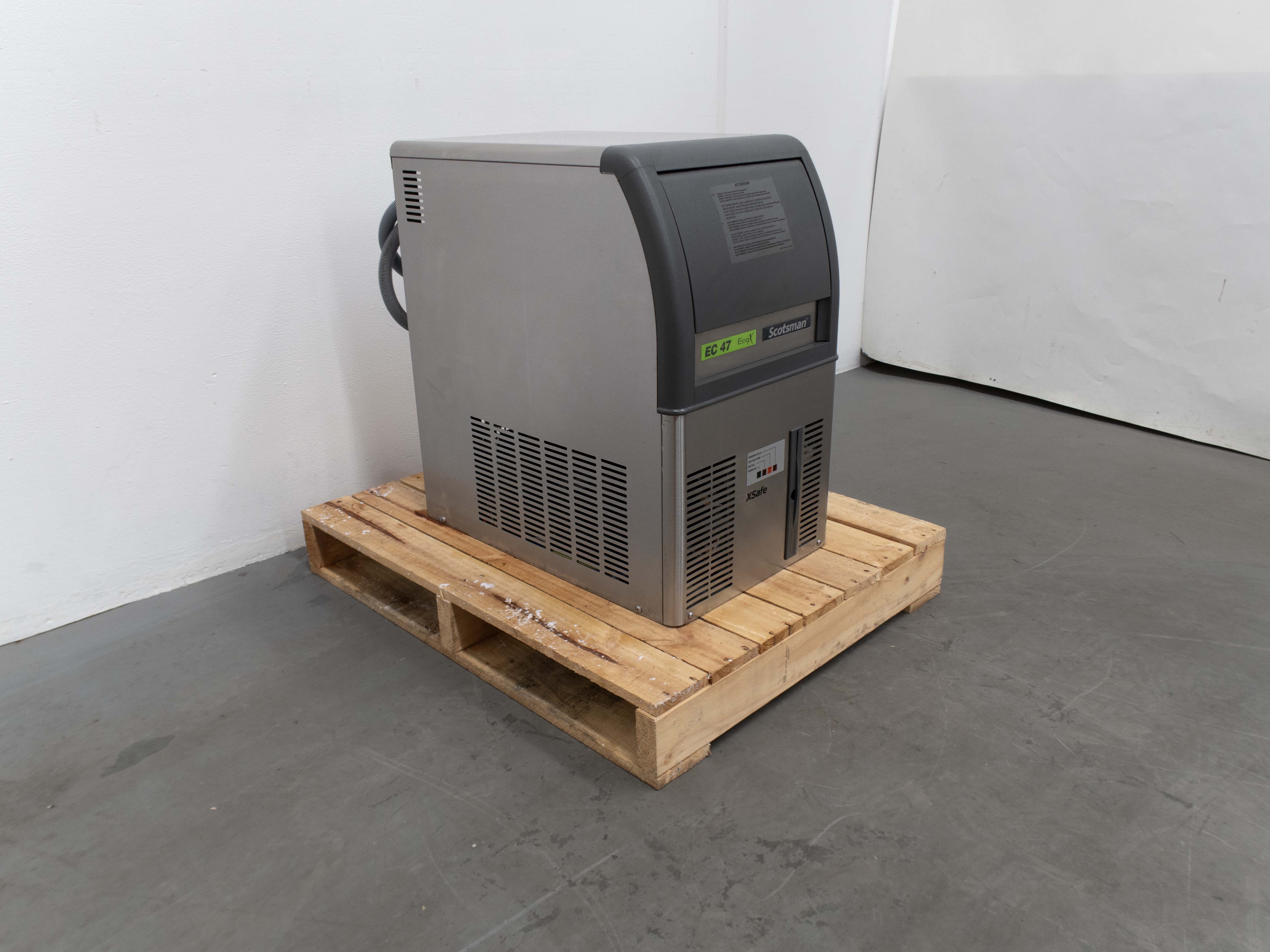 Scotsman EMC 47 AS 230/50 R290 I-PLUG OX Undercounter Ice Machine - 786400