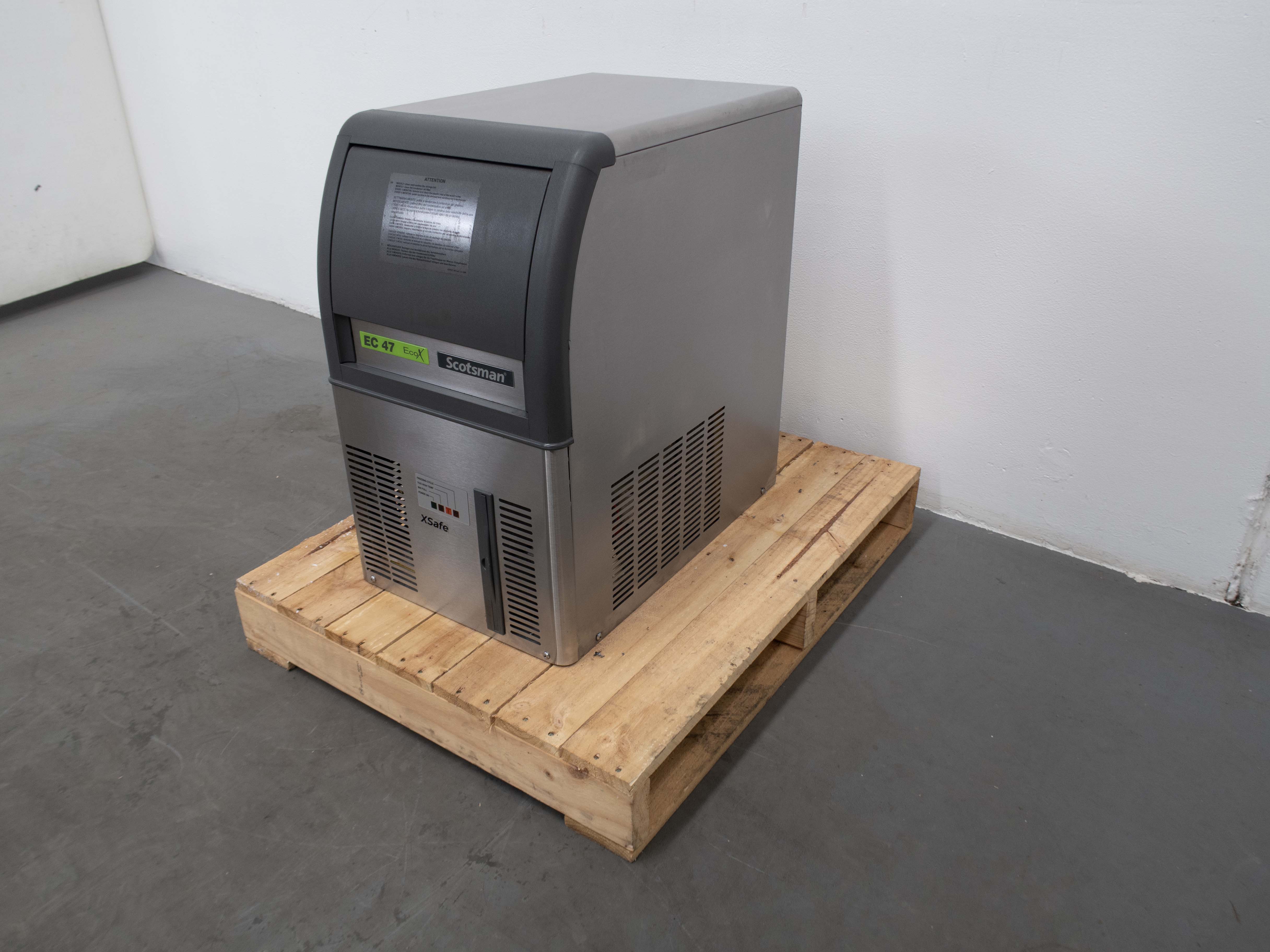 Scotsman EMC 47 AS 230/50 R290 I-PLUG OX Undercounter Ice Machine - 786400