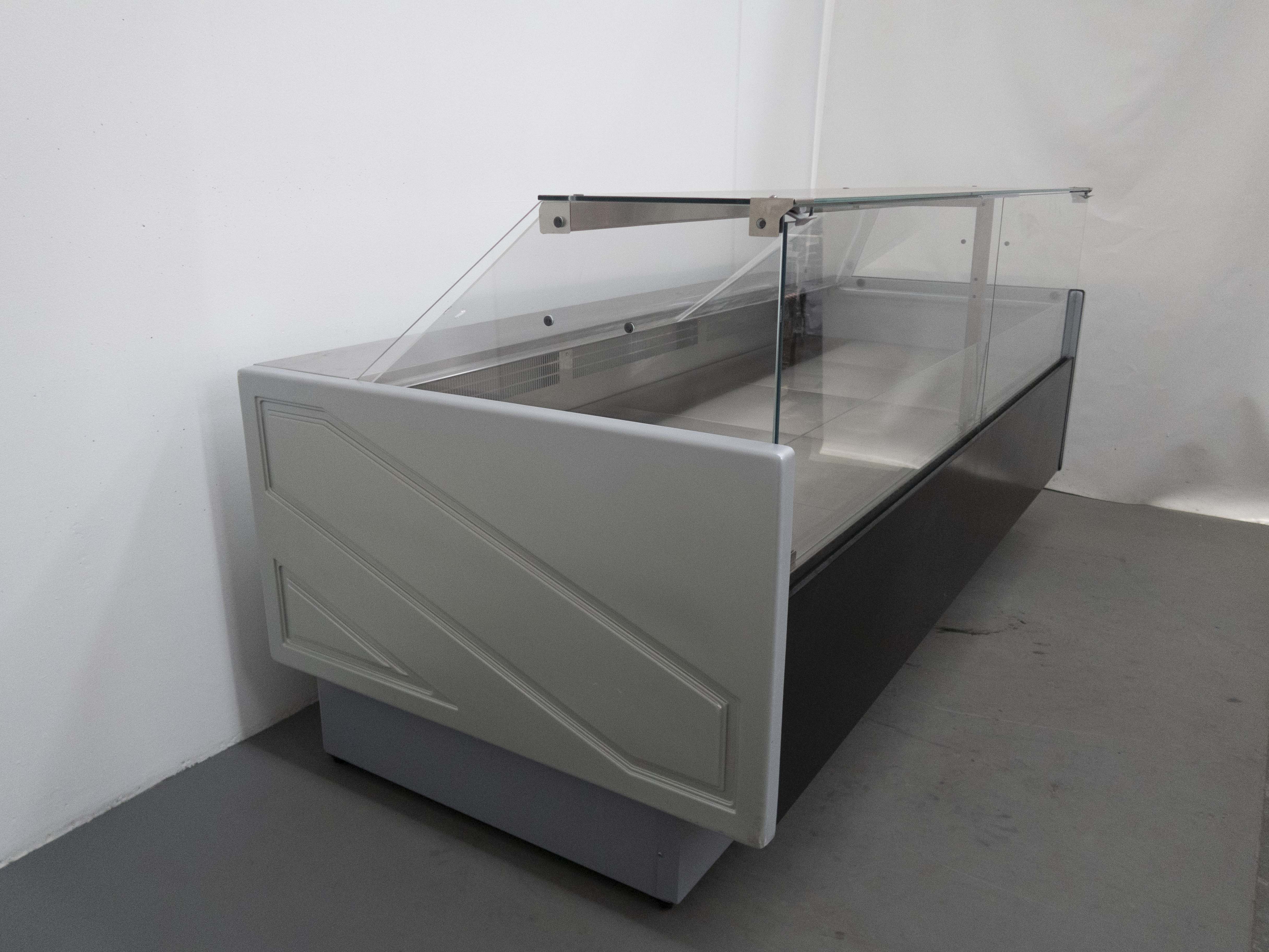 FED MR09250VVD Deli Display - 791454