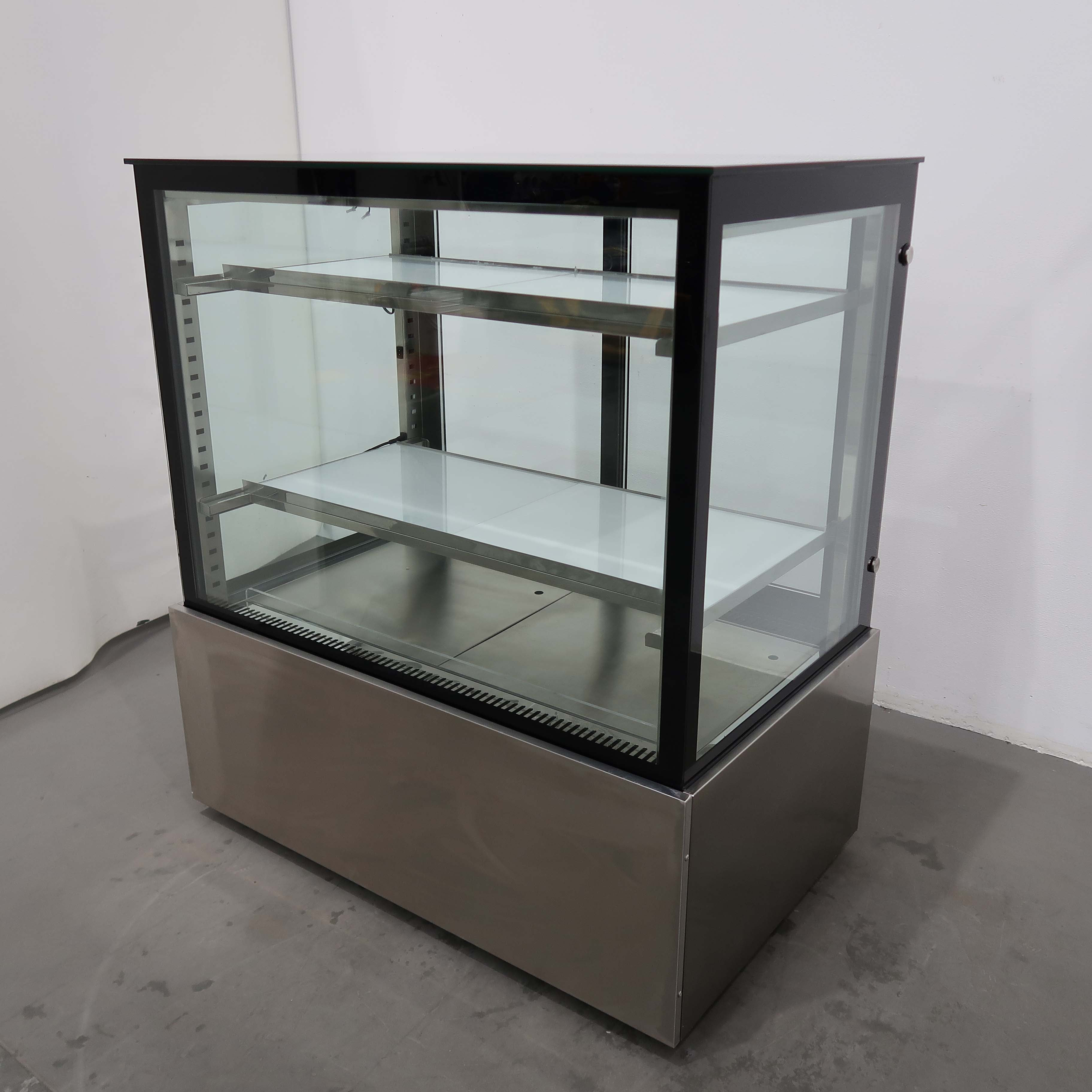 Federal CM270024 Cake Display - 797496