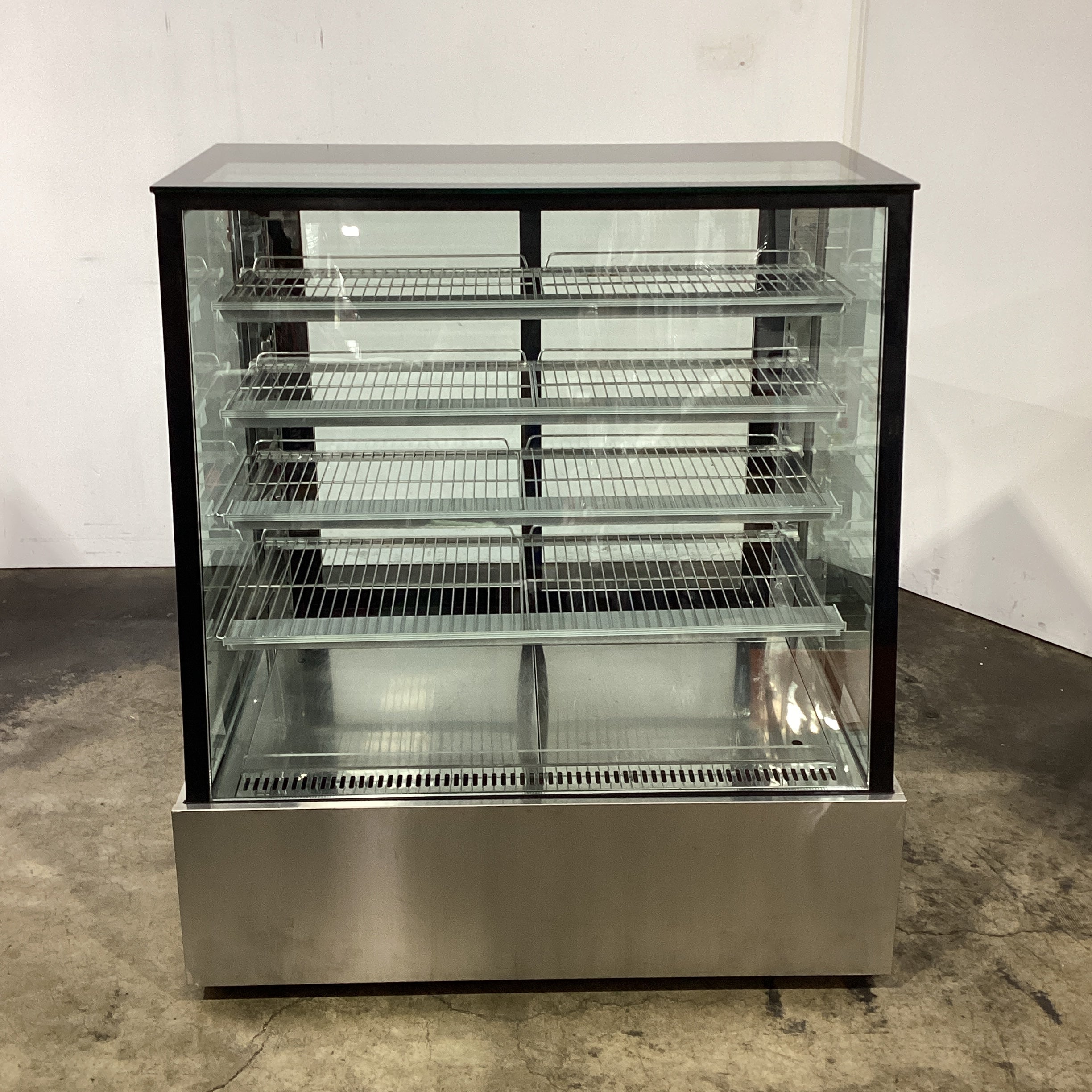 Bonvue SLP840C Deluxe Chilled Display Cabinet - 804627