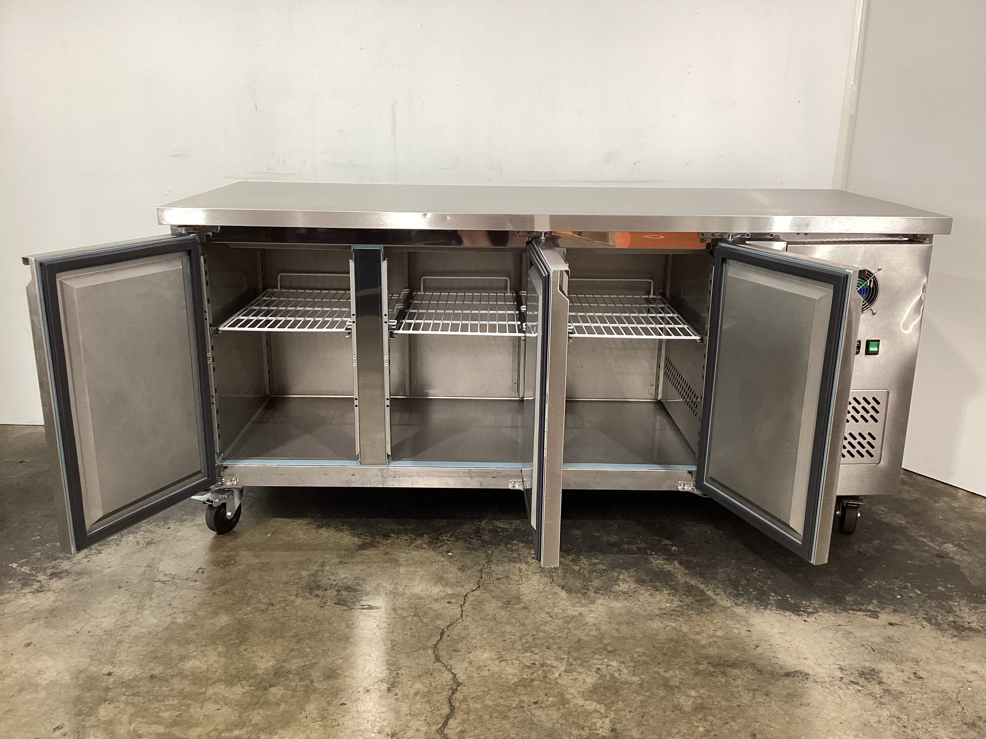 FED GN3100BT Underbench Freezer - 812723