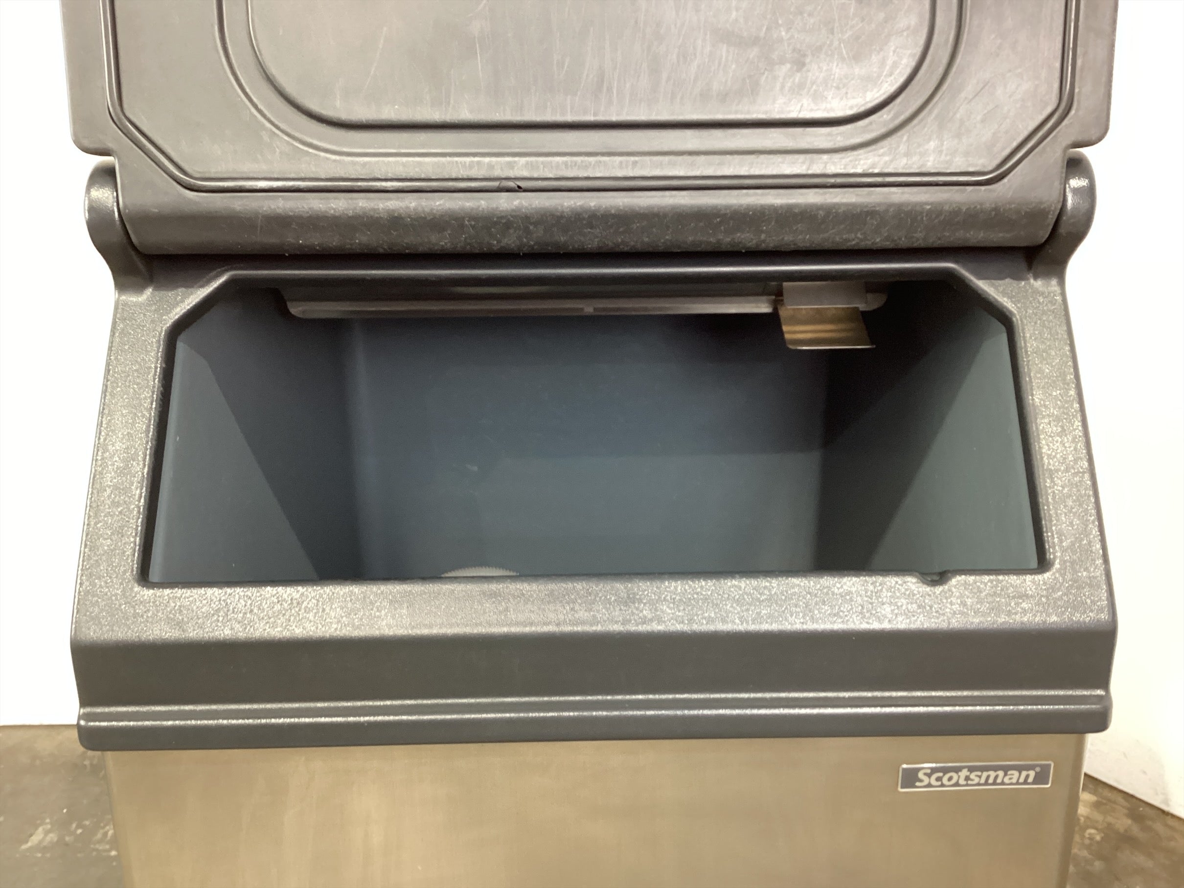 Scotsman NWH 608 A Ice Machine - 812860