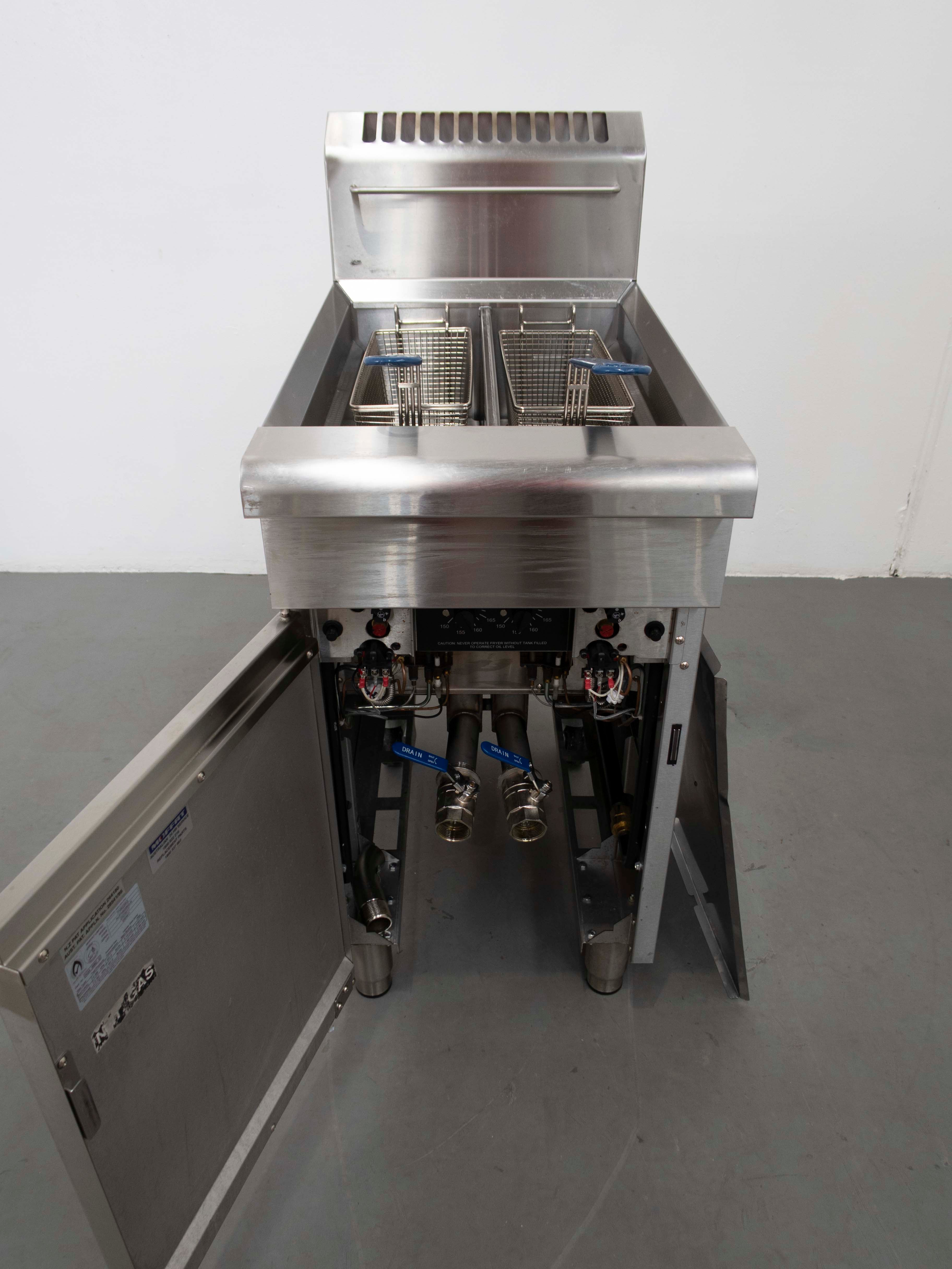 Waldorf FN8226G Split Pan Fryer