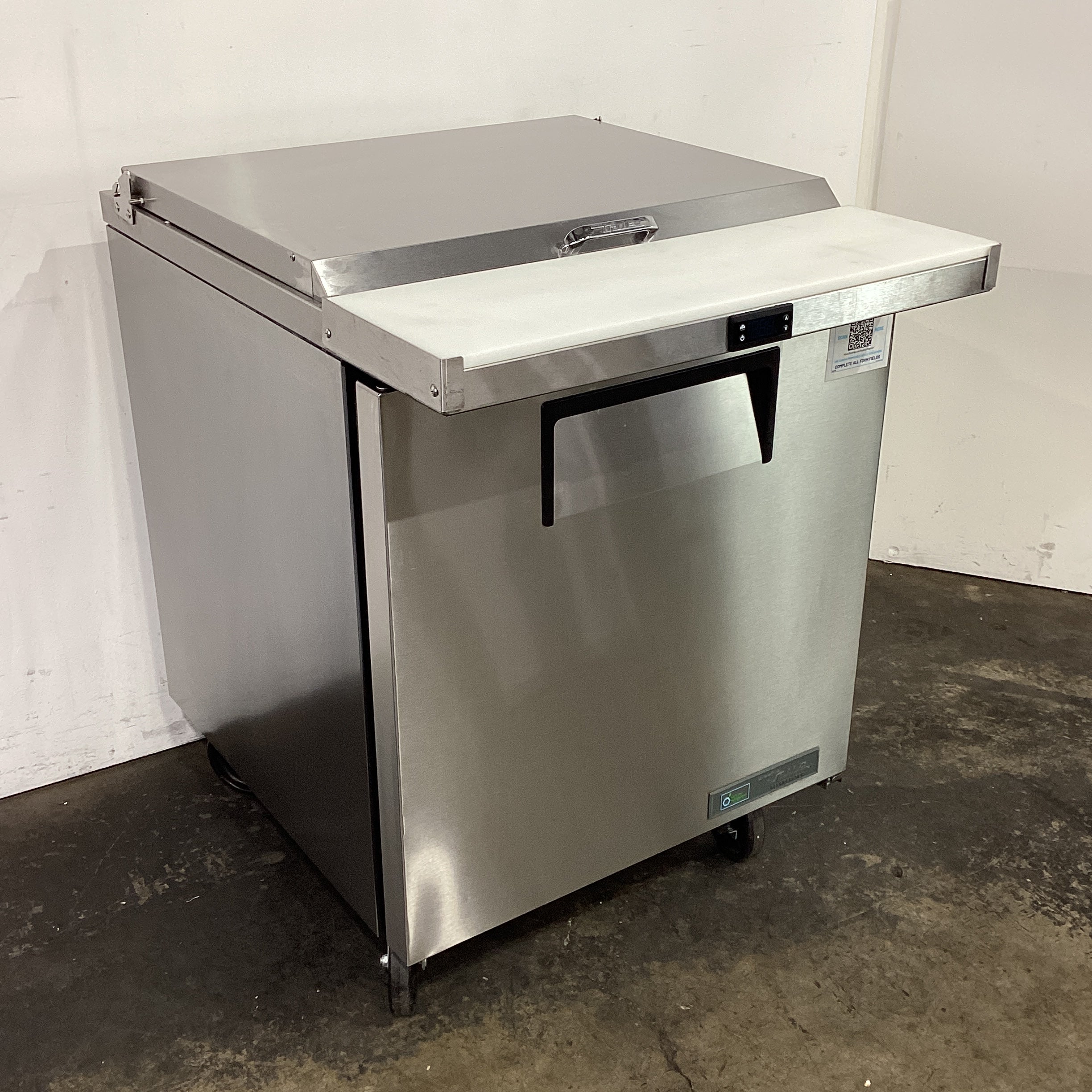 True TSSU-27-12M-C-HC Sandwich Prep Fridge - 830845