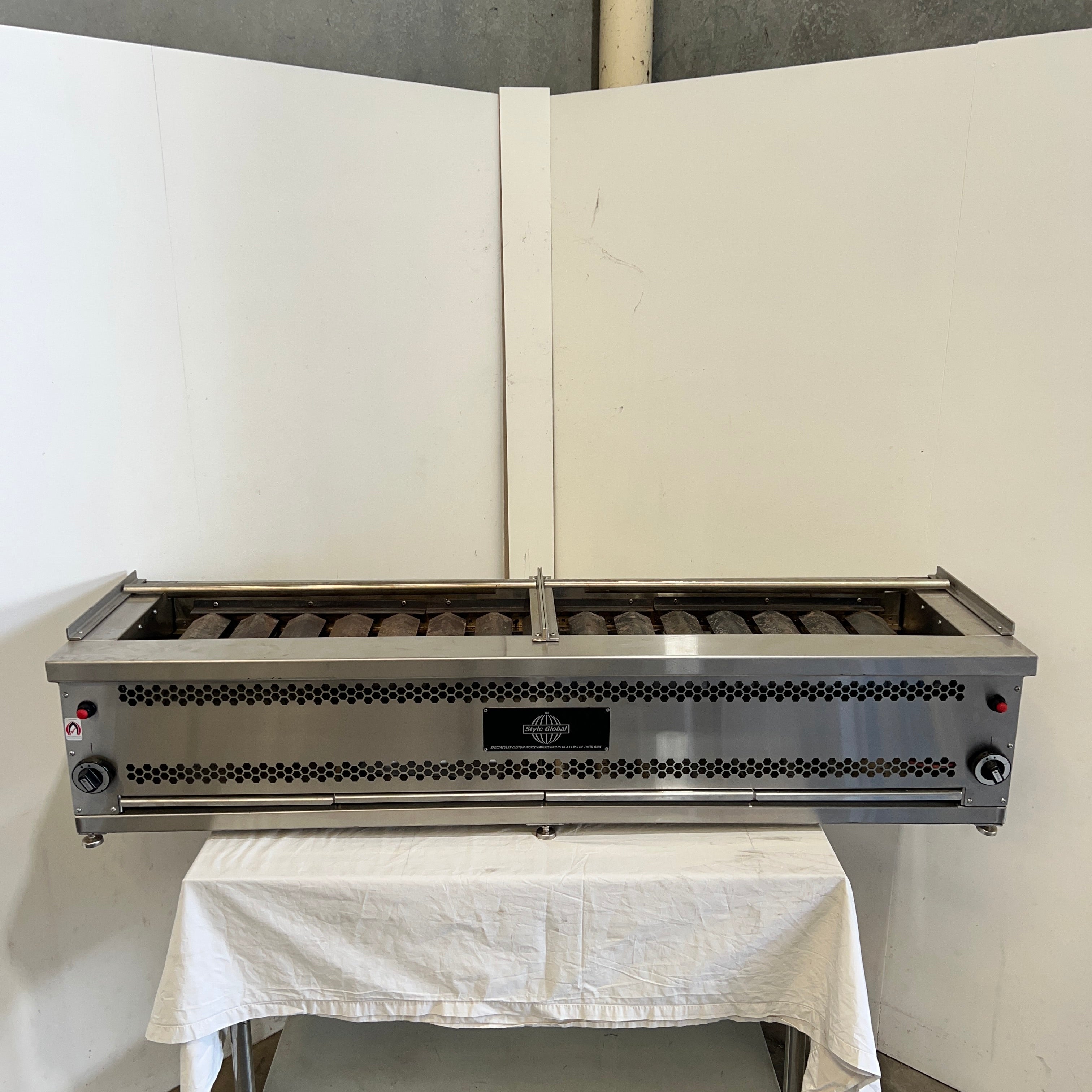 Style Global LGROBG-1800 Robata / Yakatori Style Grills - 830917