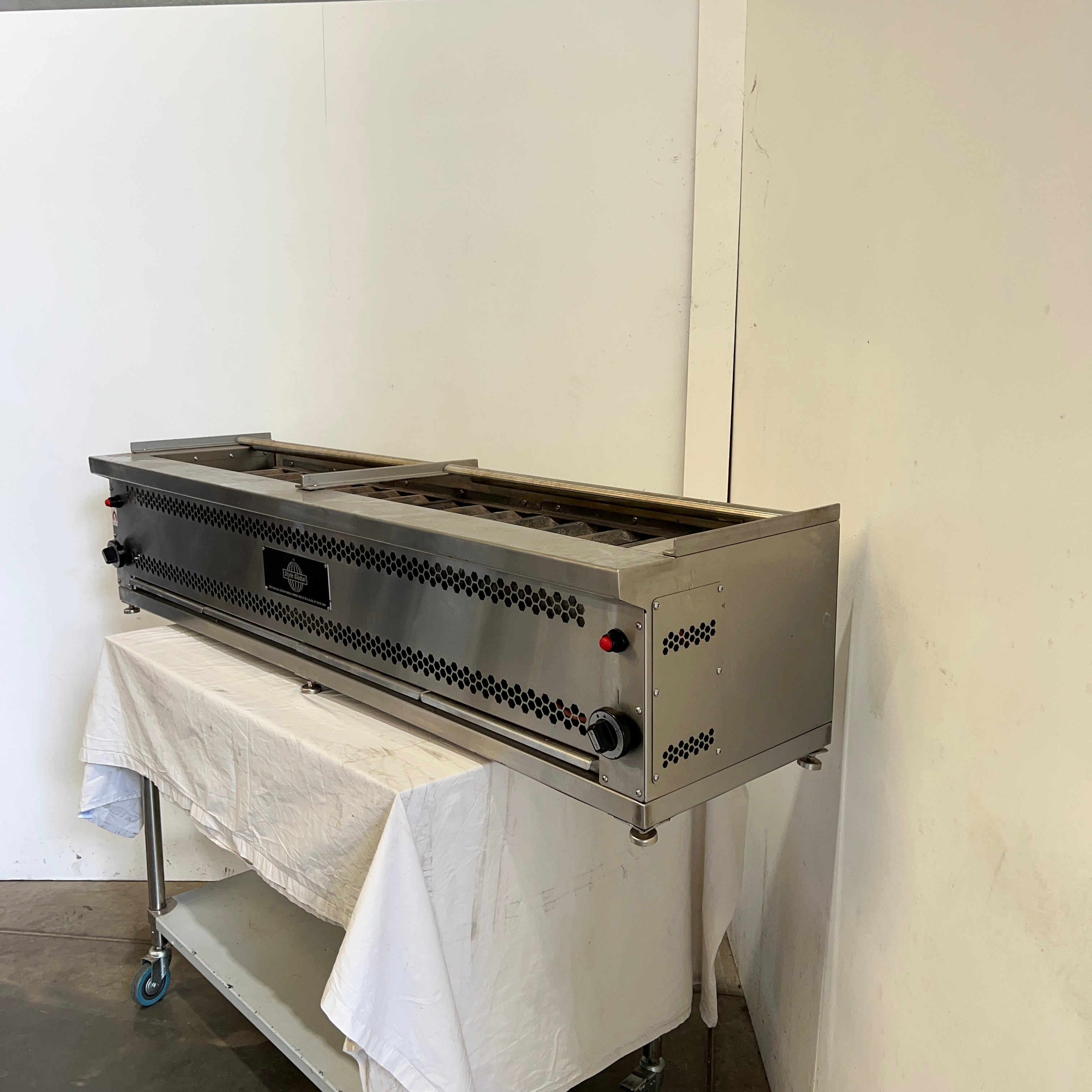 Style Global LGROBG-1800 Robata / Yakatori Style Grills - 830917