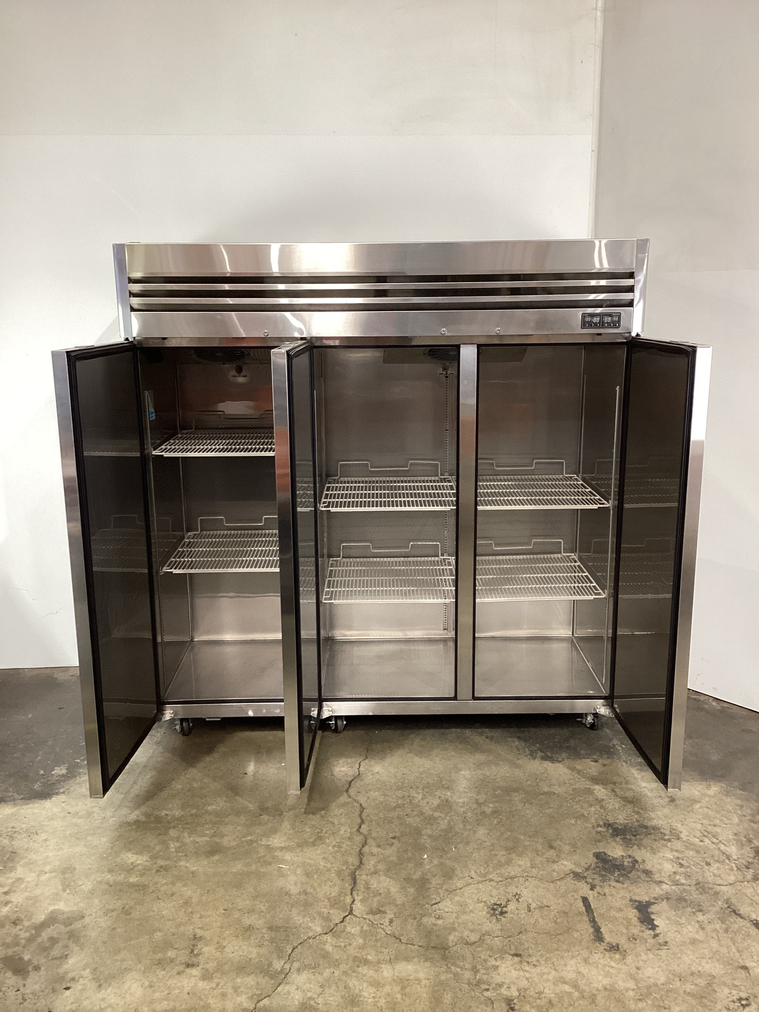 Skipio SRFT65-3 Upright Fridge/Freezer Combo - 833046