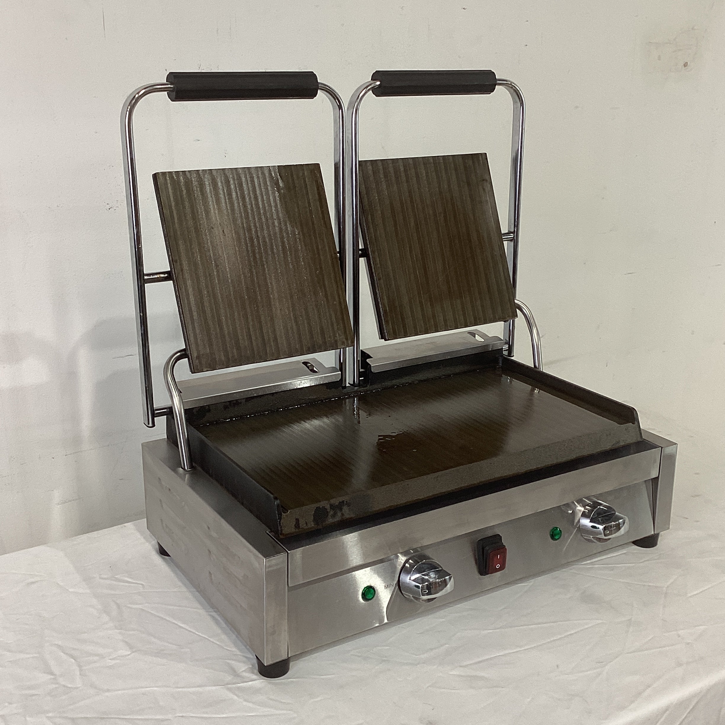 Apuro DY998-A-02 Contact Grill - 836877