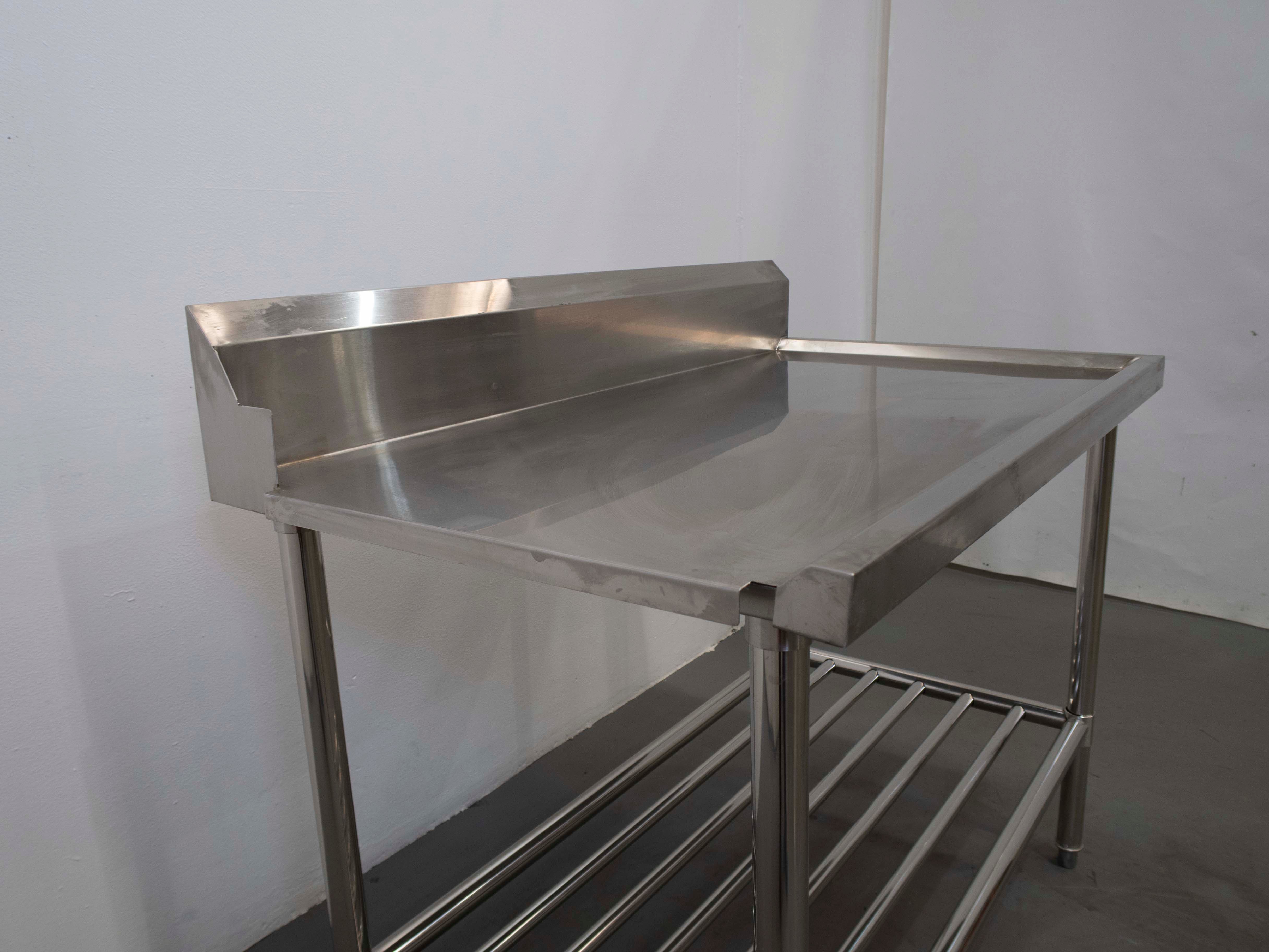 Stainless Steel Outlet Bench with Splashback - 840665