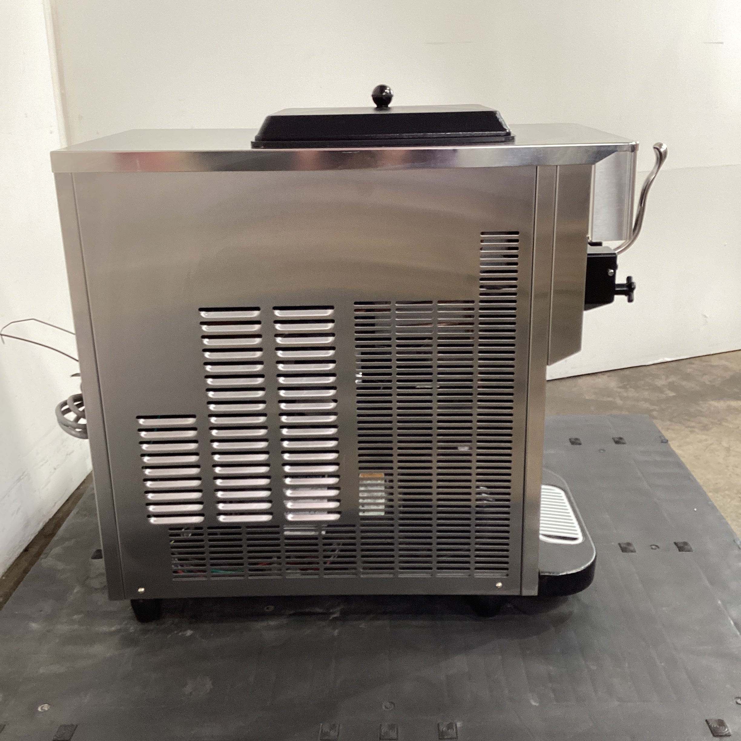 Icetro SSI-151TG Ice Cream Machine - 843329