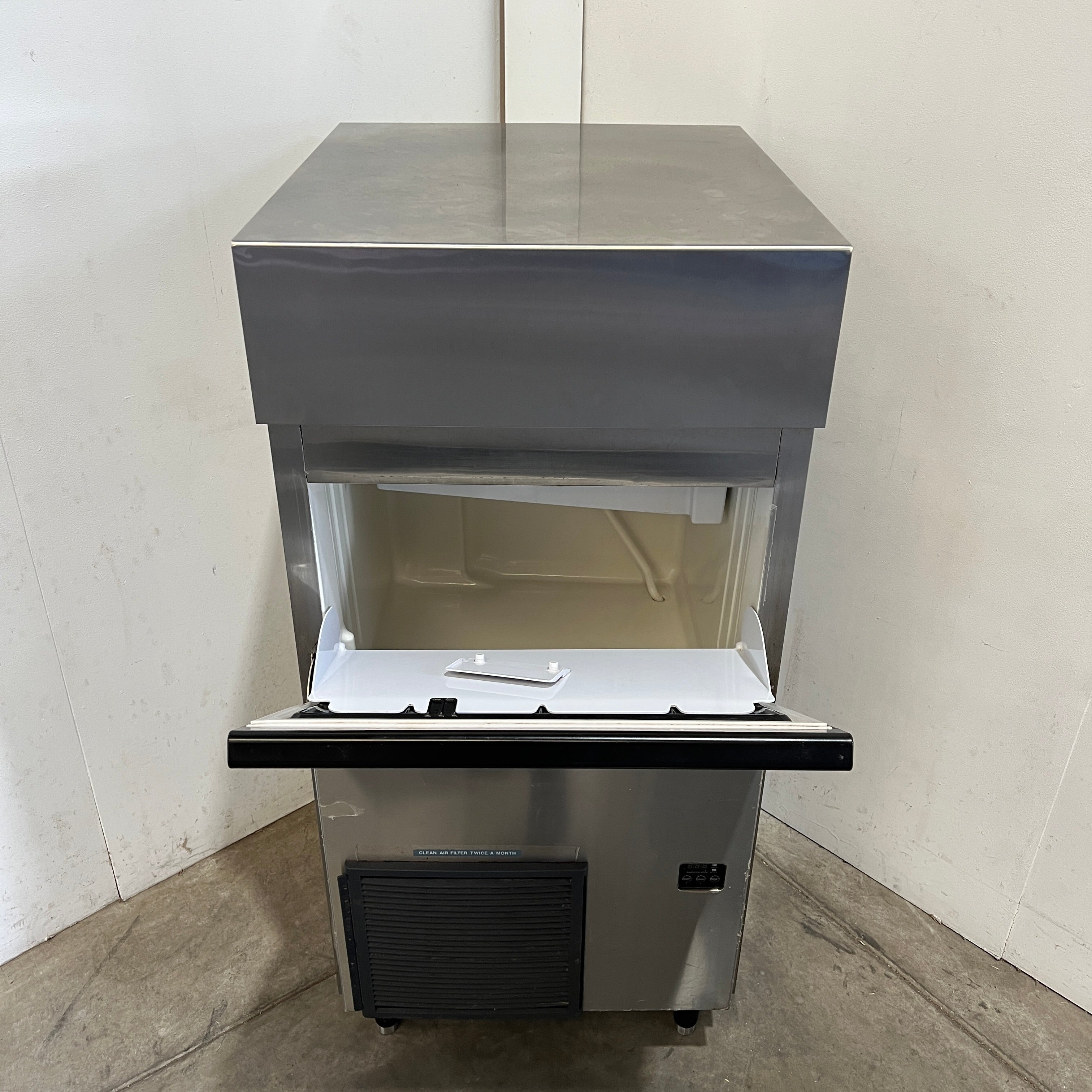 Hoshizaki KM-140C Ice Machine - 844878