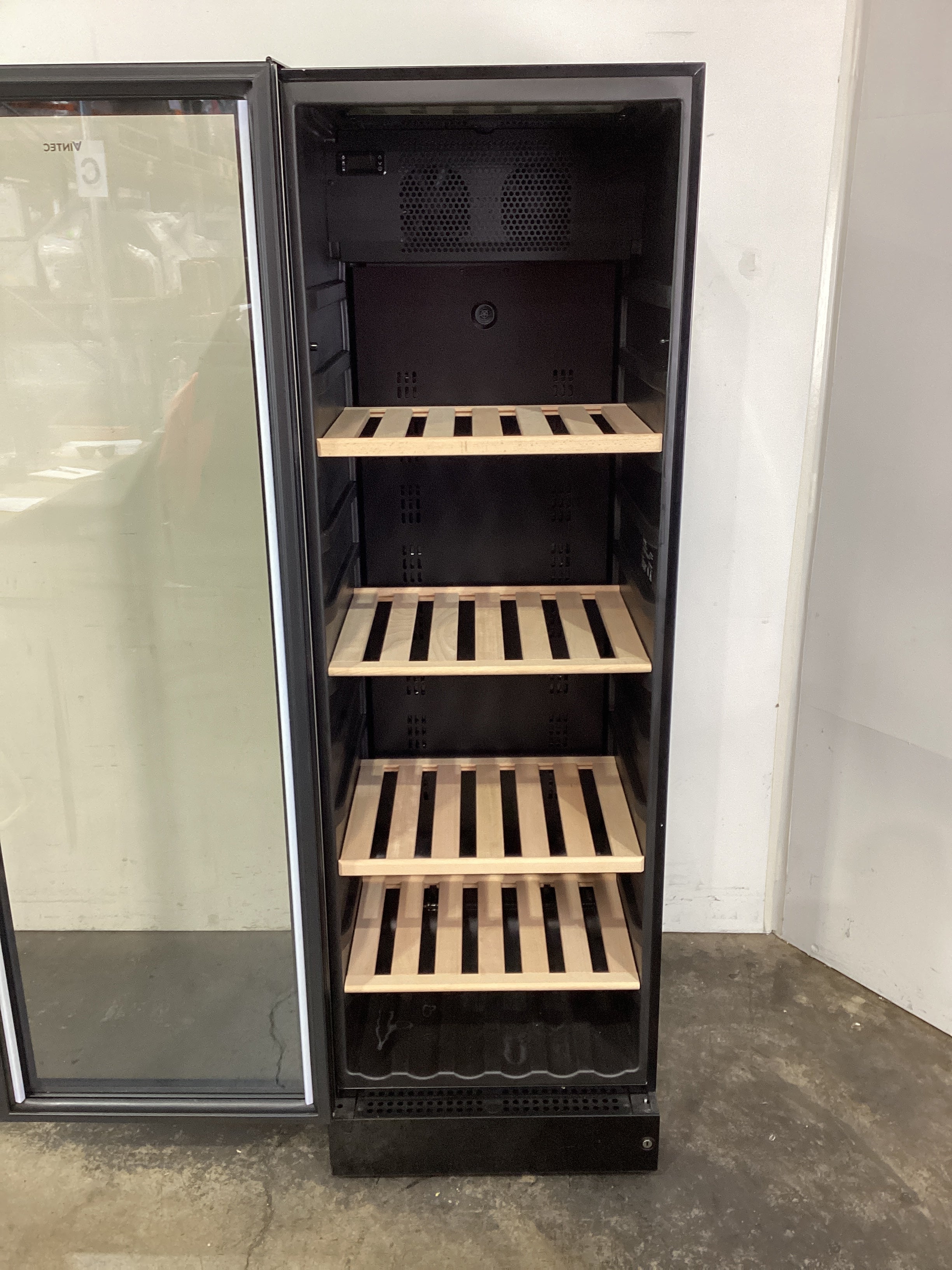 Vintec V190SG2E-BKLH Wine Fridge - 846732