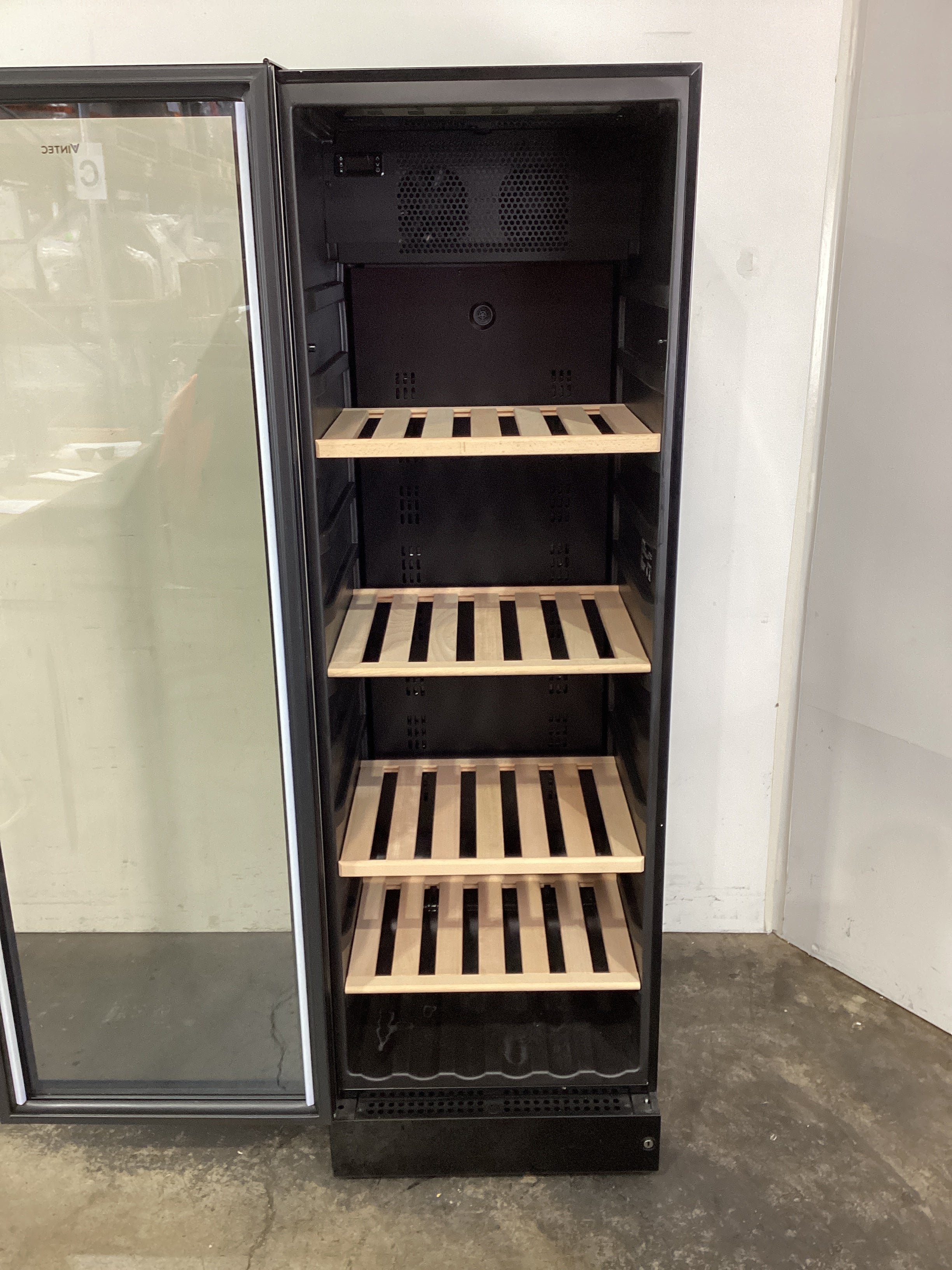 Vintec V190SG2E-BKLH Wine Fridge - 846737