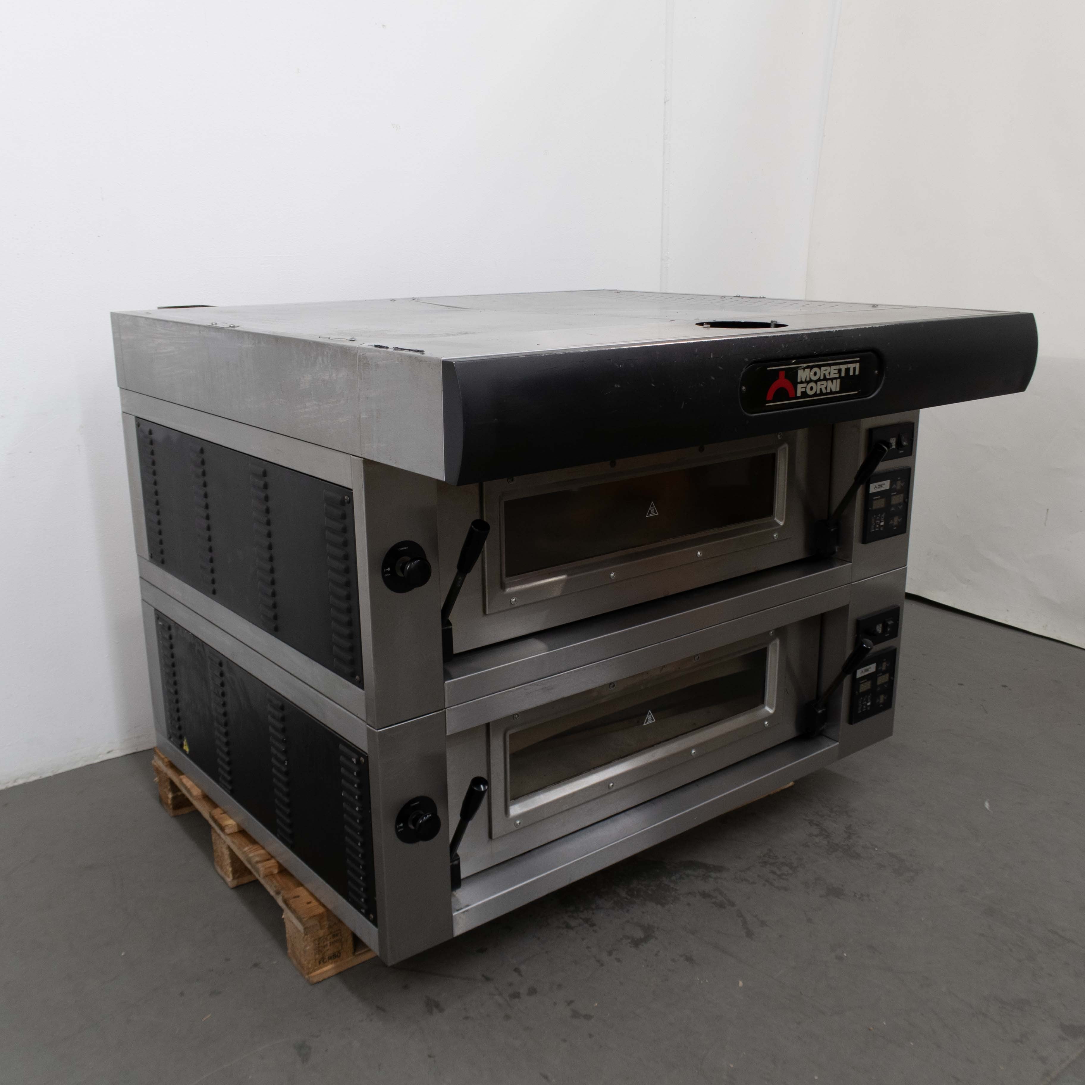 Moretti Forni AMACB18I 2 Deck Pizza Oven with Stand - 851541