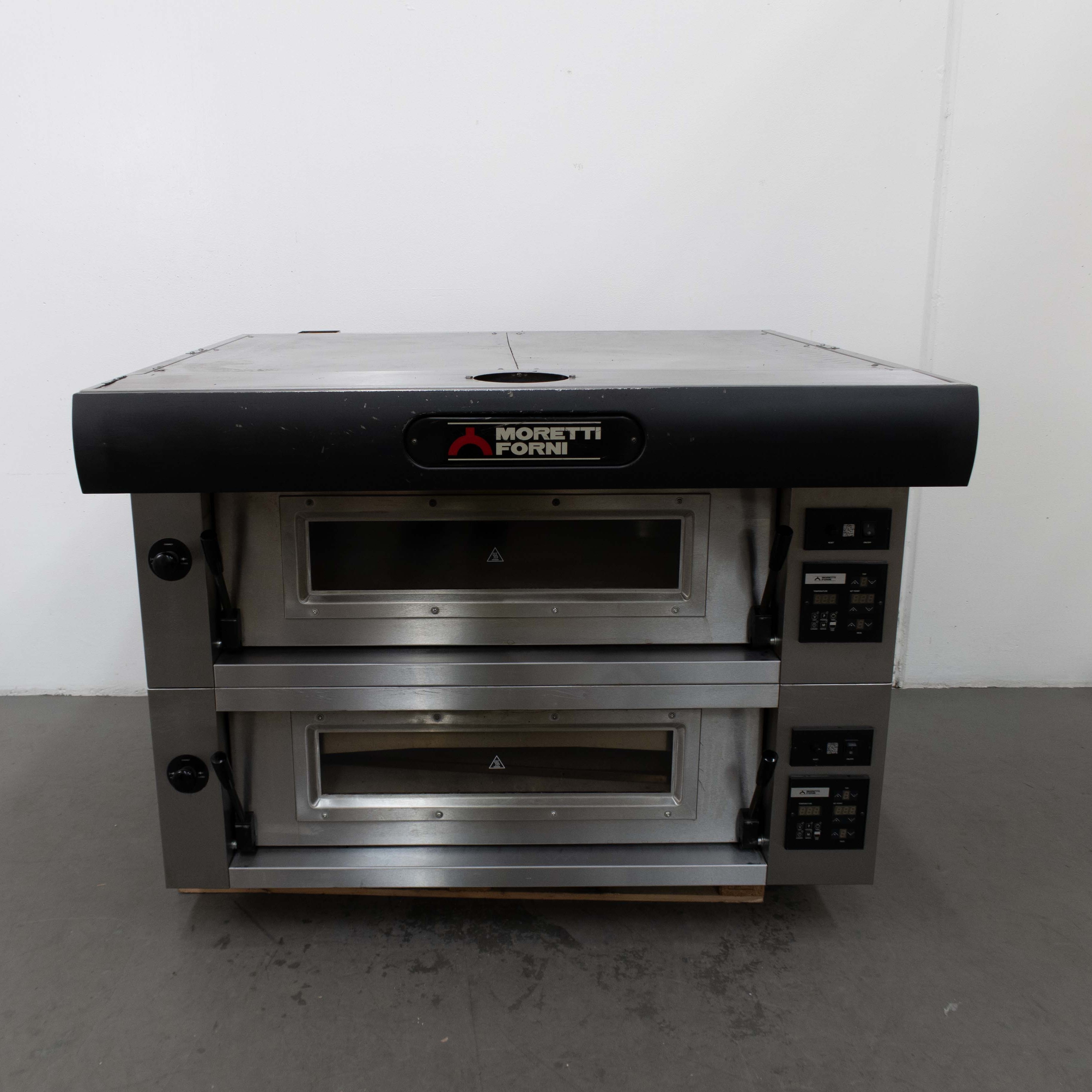 Moretti Forni AMACB18I 2 Deck Pizza Oven with Stand - 851541