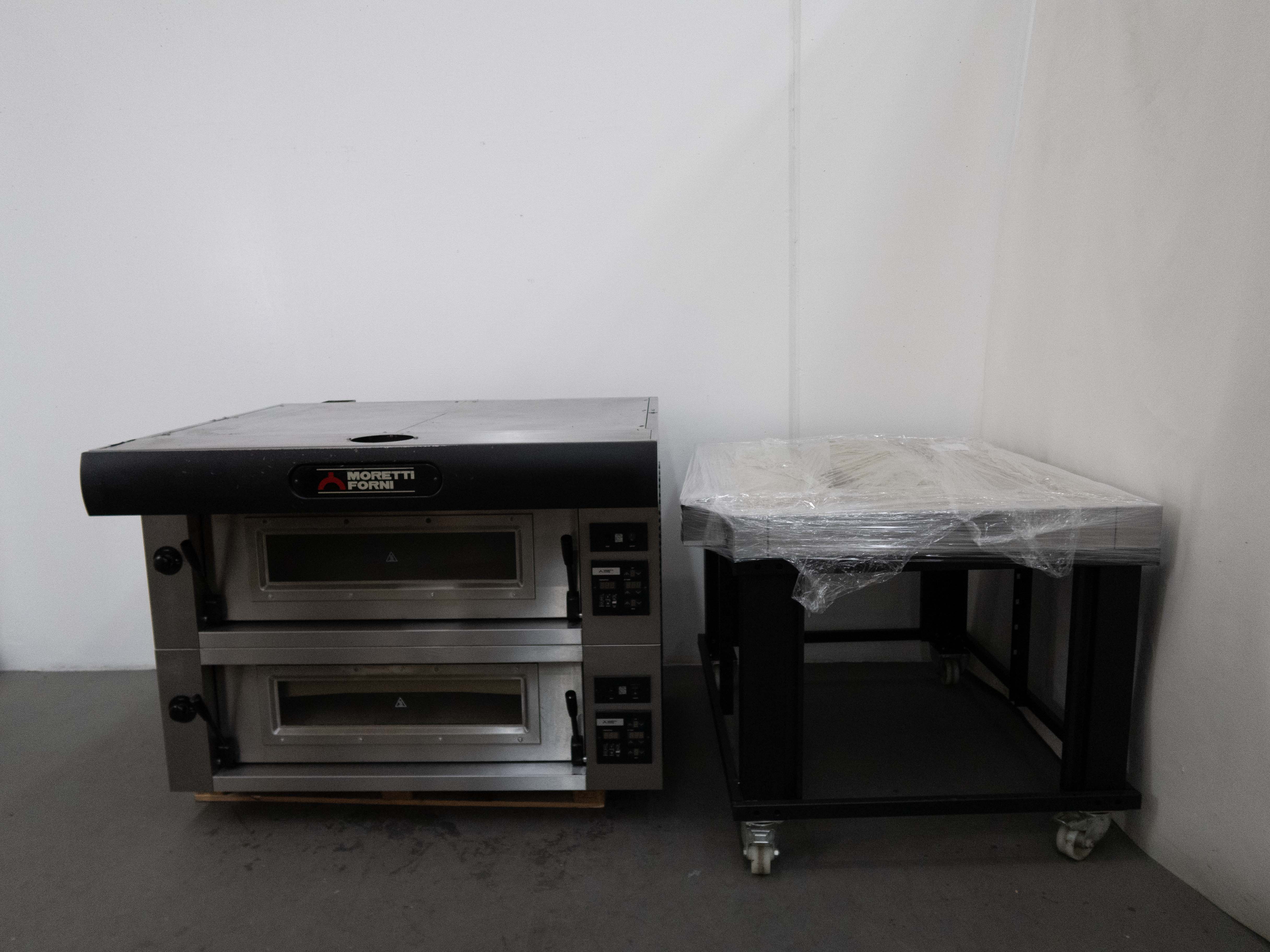 Moretti Forni AMACB18I 2 Deck Pizza Oven with Stand - 851541