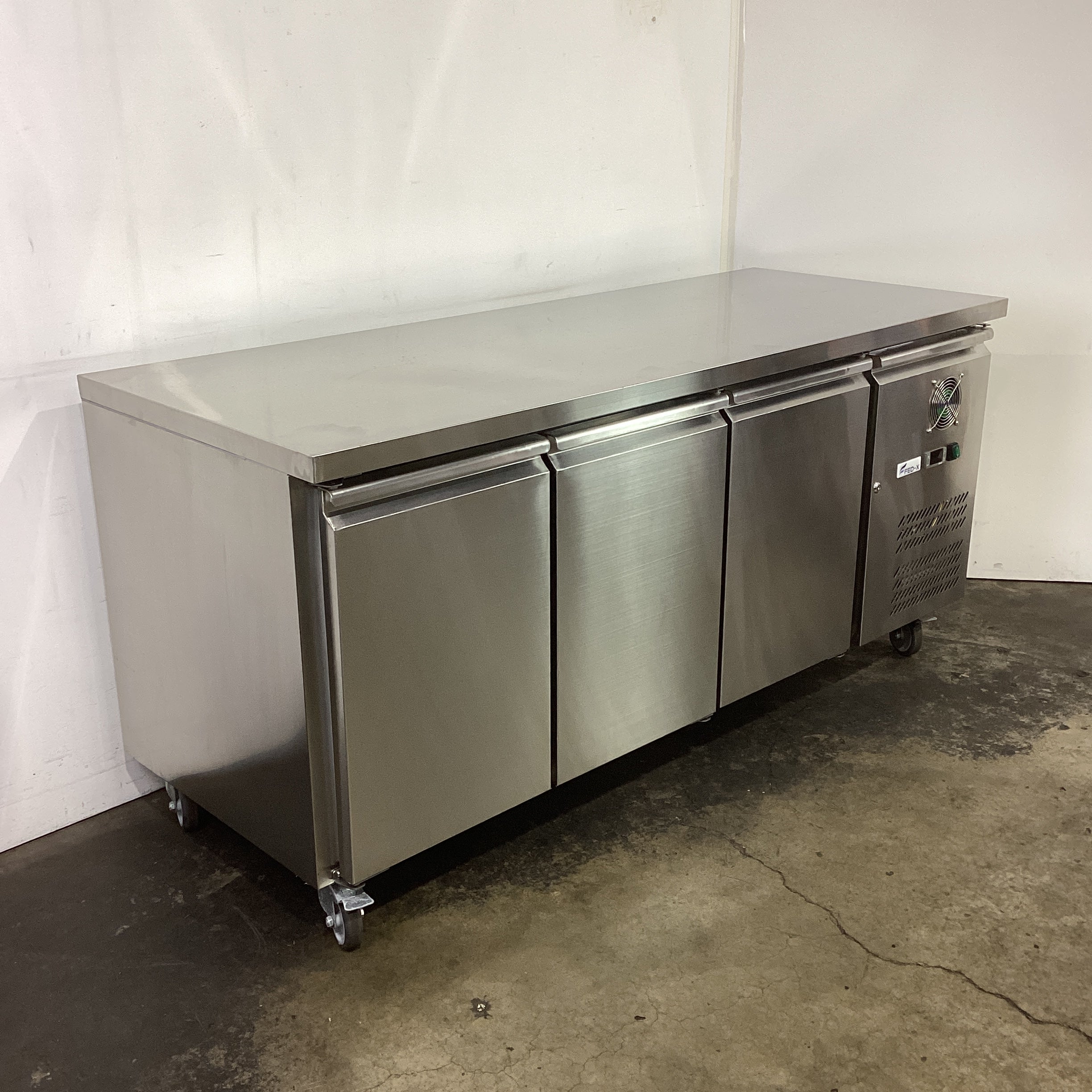 FED-X XUB7C18S3V Undercounter Fridge - 855327