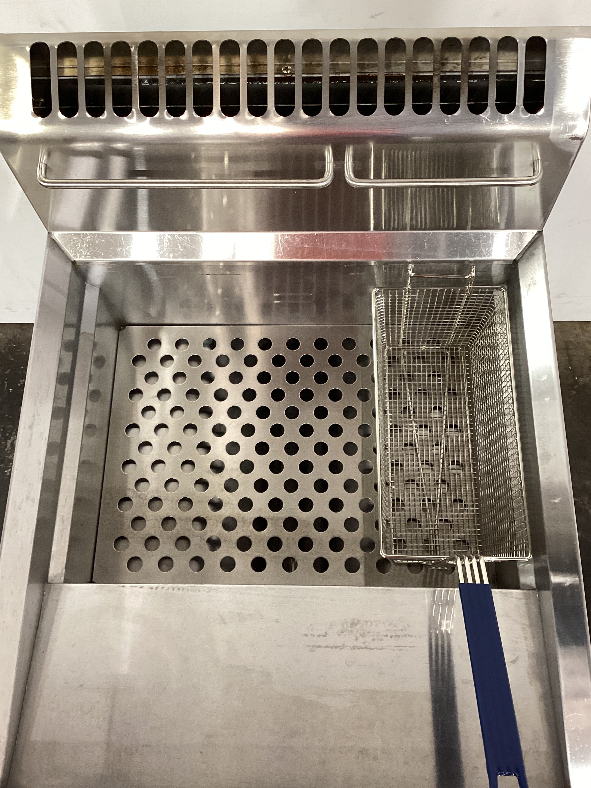 Waldorf FN8130G Fryer - 860386