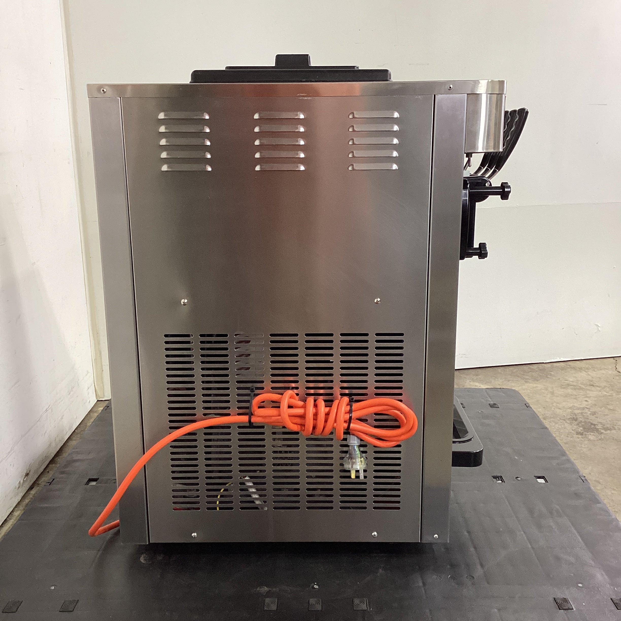 Aus Kitchen AUSKPSS22AB Soft Serve Ice Cream Machine - 862142