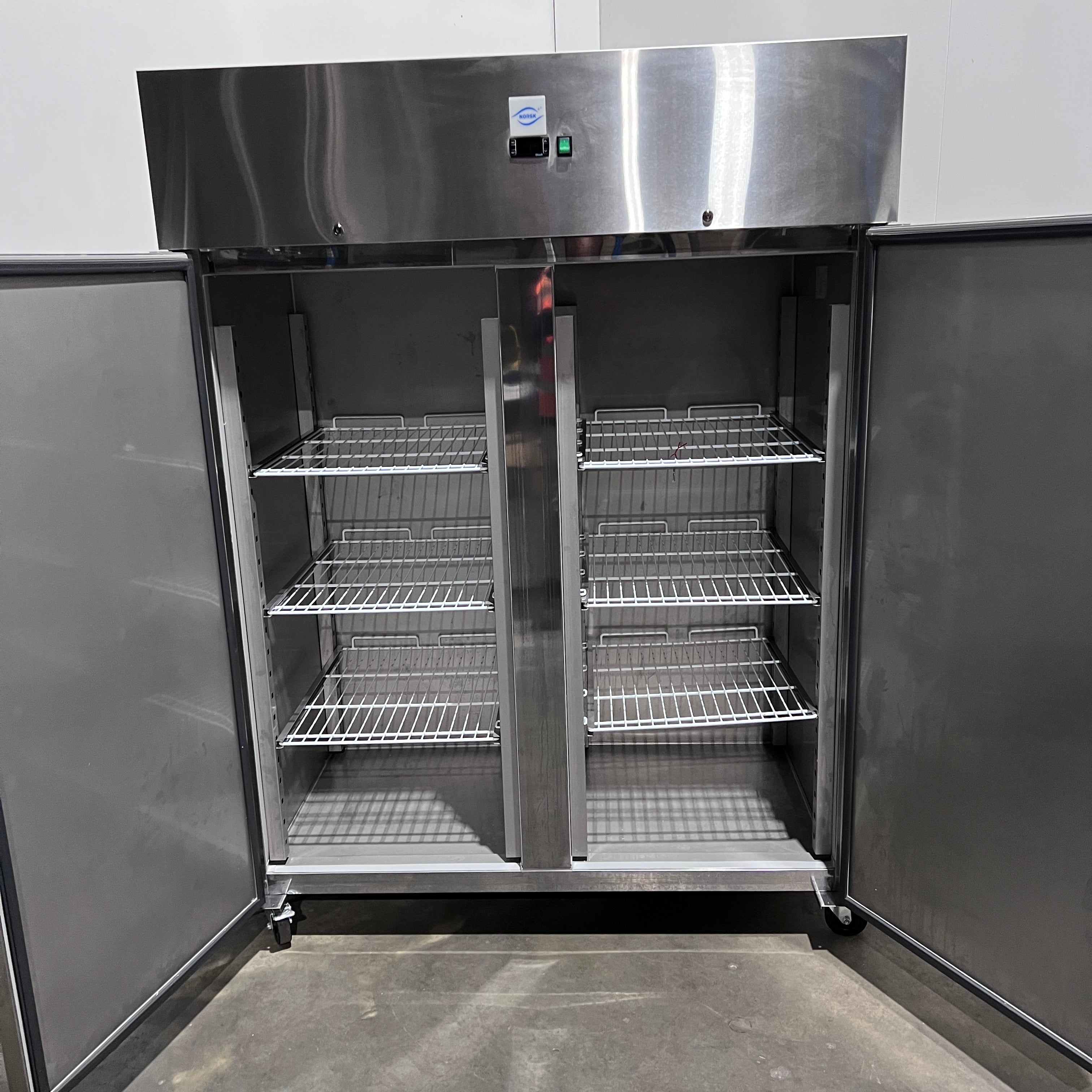 Norsk NSK-1410BT Upright Freezer - 864334