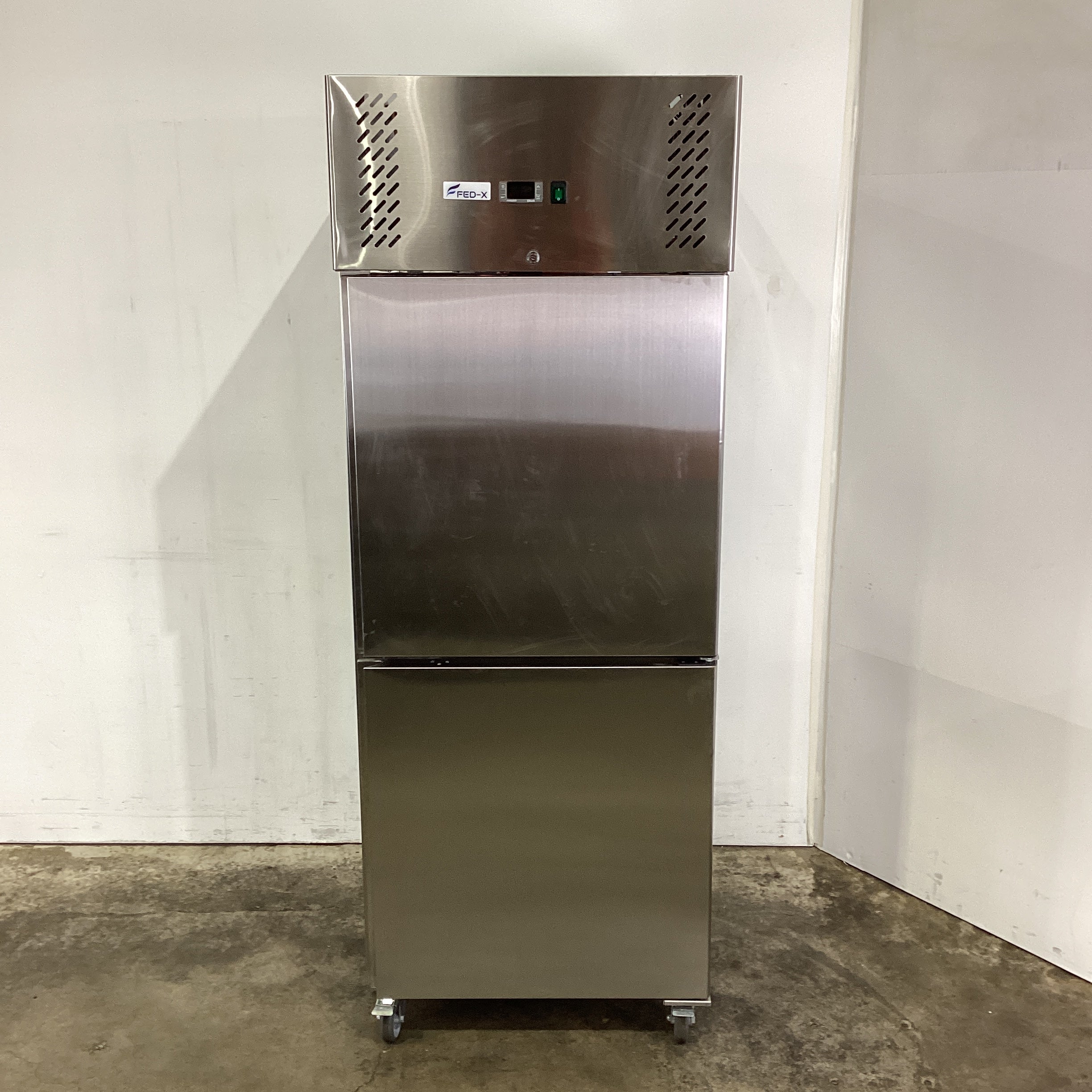 FED-X XURF650S1V Upright Freezer - 866239