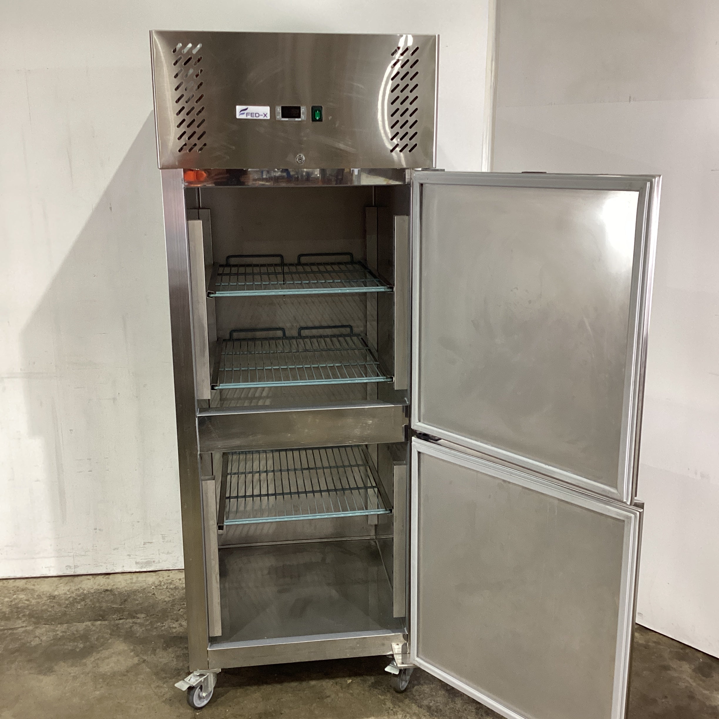 FED-X XURF650S1V Upright Freezer - 866239