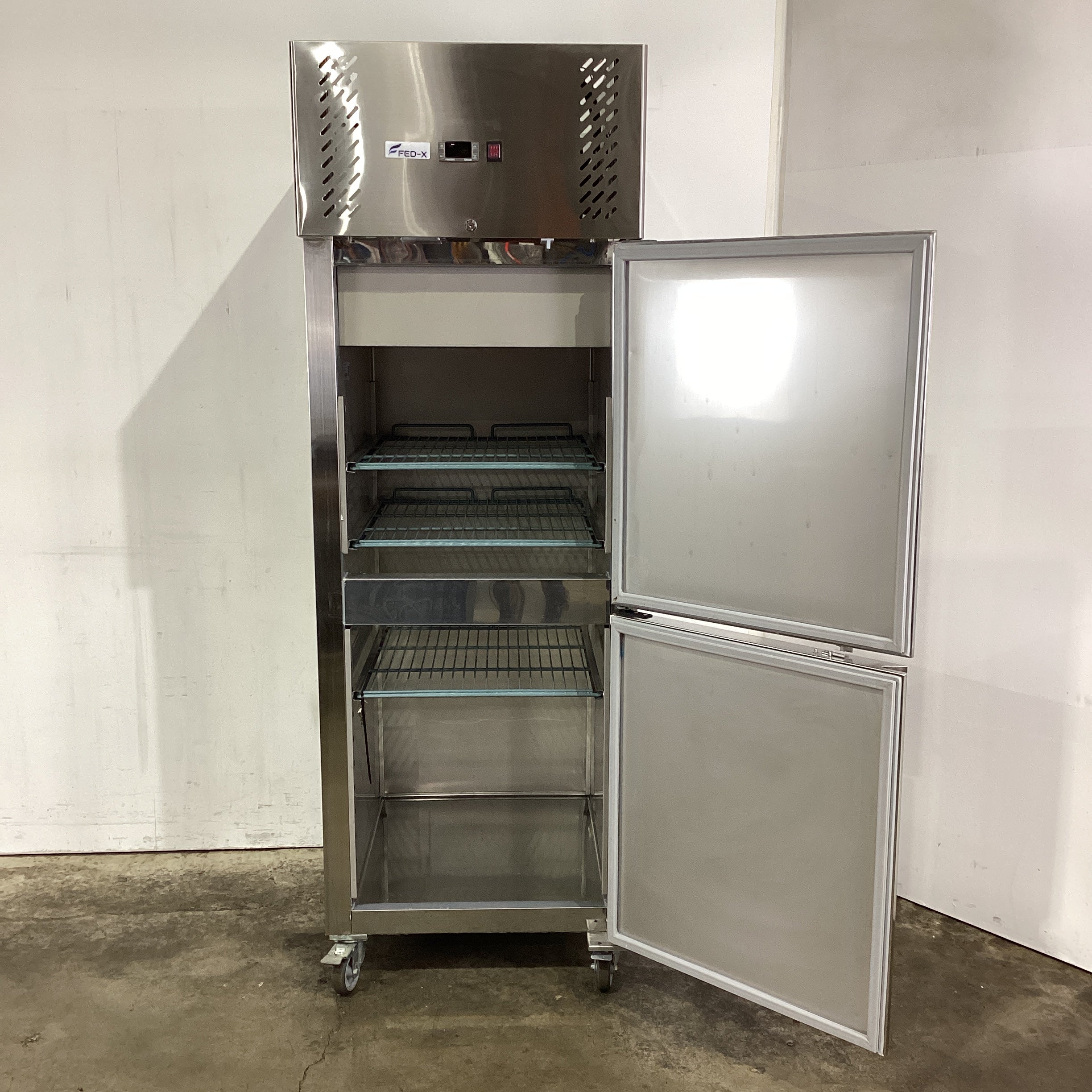 FED-X XURF600S1V Upright Freezer - 869640