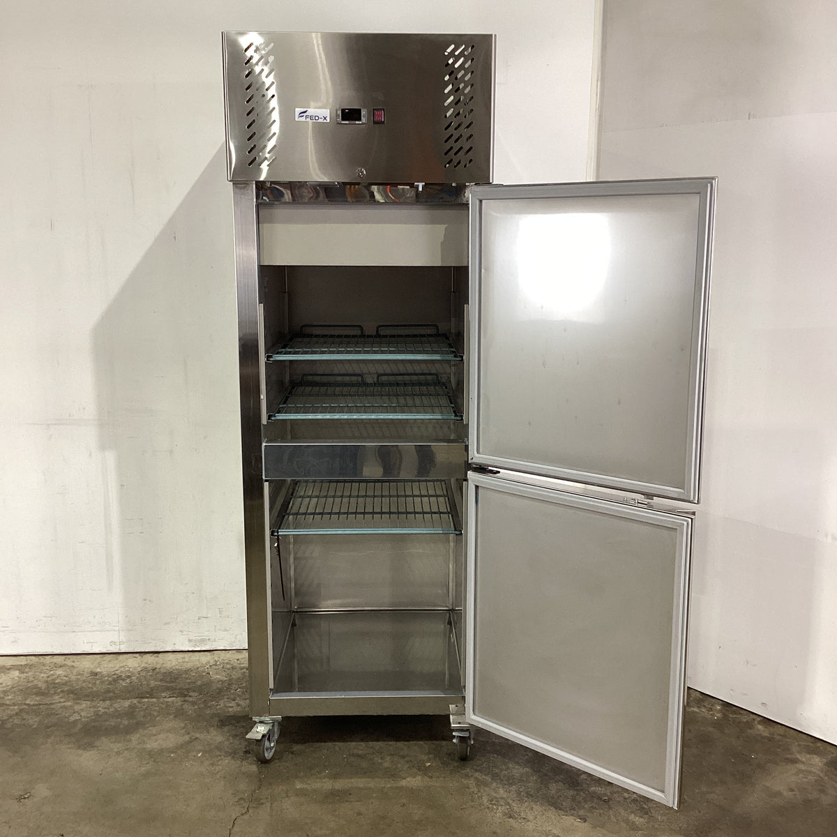 FED-X XURF600S1V Upright Freezer - 869640