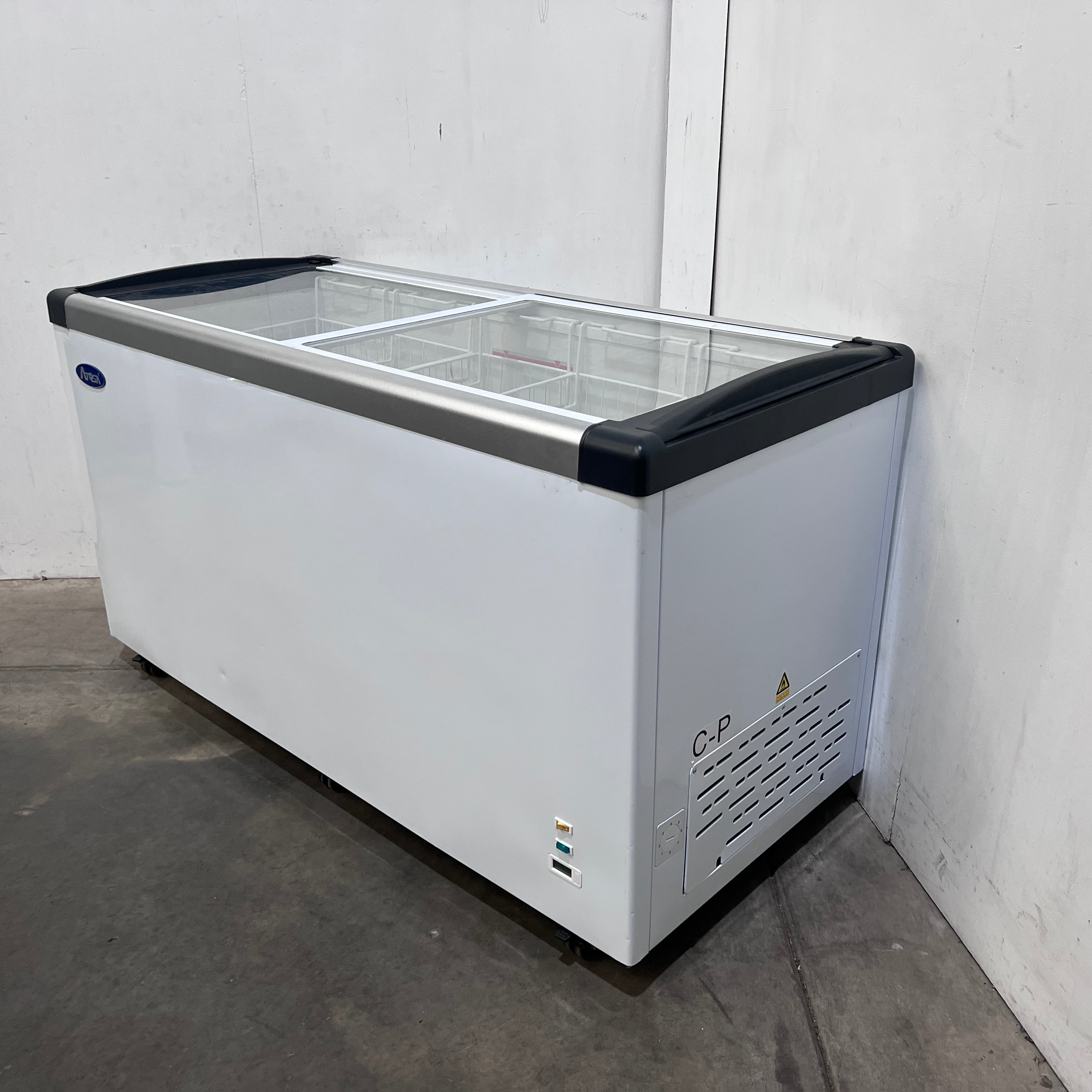 Atosa SD-520P Flat Glass Top Chest Freezer - 871693