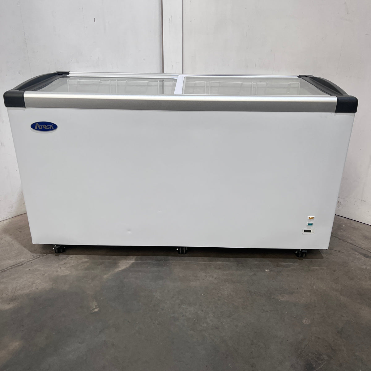 Atosa SD-520P Flat Glass Top Chest Freezer - 871694