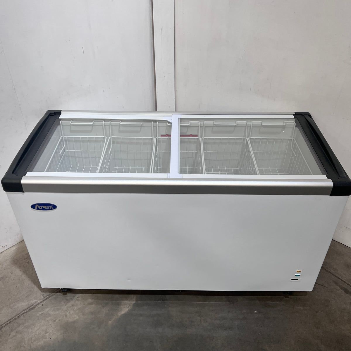 Atosa SD-520P Flat Glass Top Chest Freezer - 871694