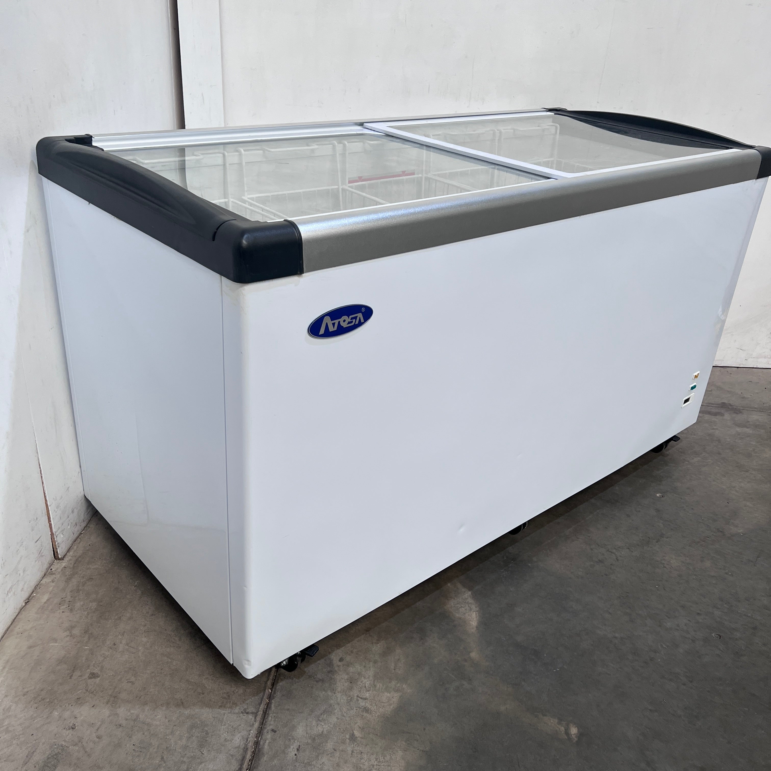 Atosa SD-520P Flat Glass Top Chest Freezer - 871695