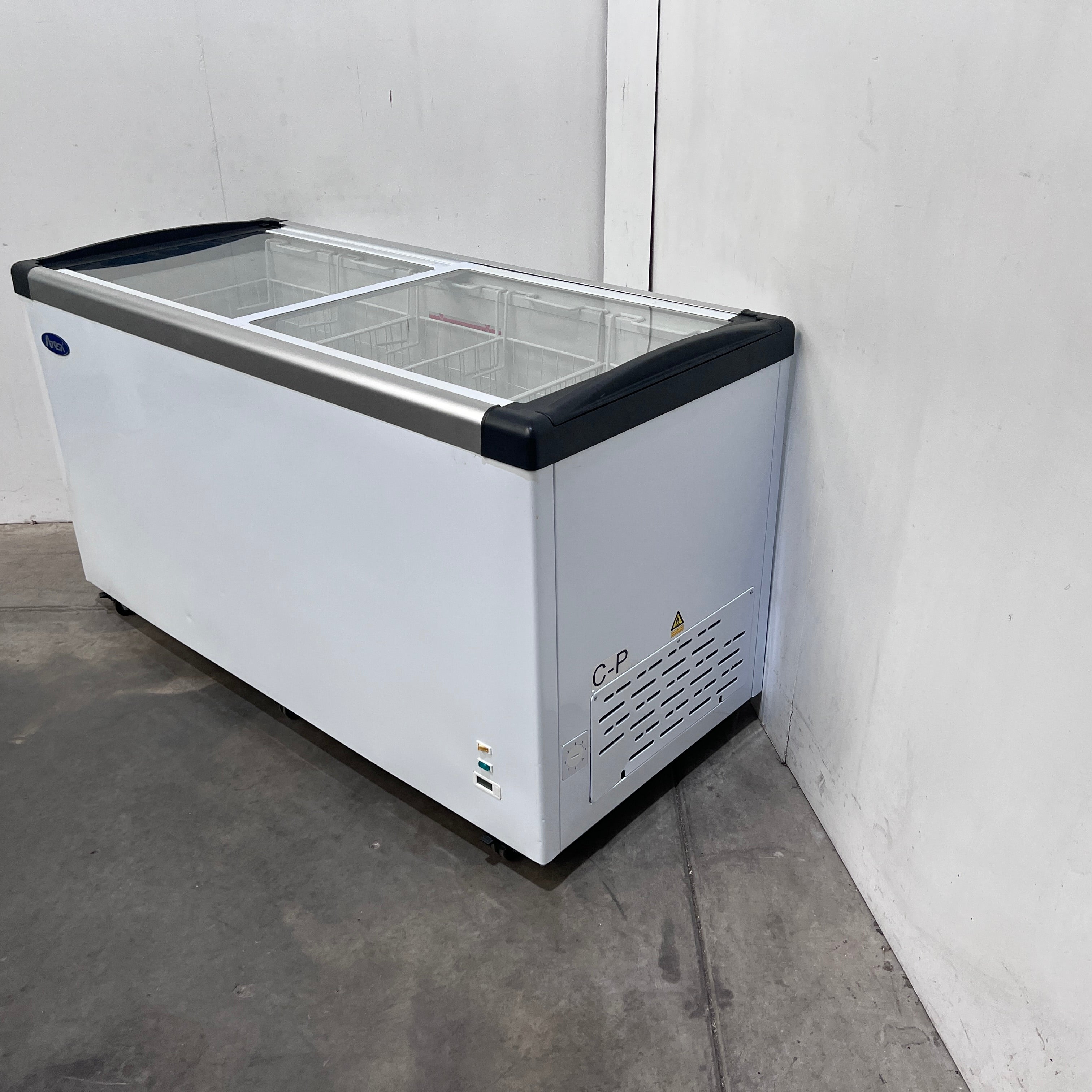 Atosa SD-520P Flat Glass Top Chest Freezer - 871696