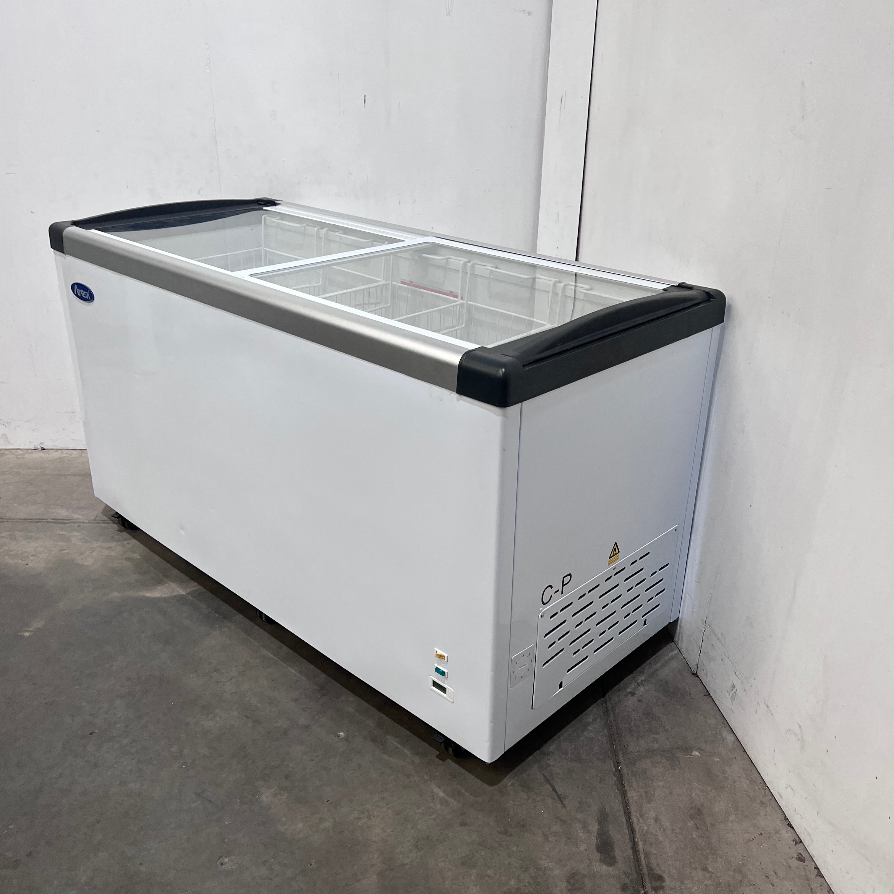Atosa SD-520P Flat Glass Top Chest Freezer - 871697