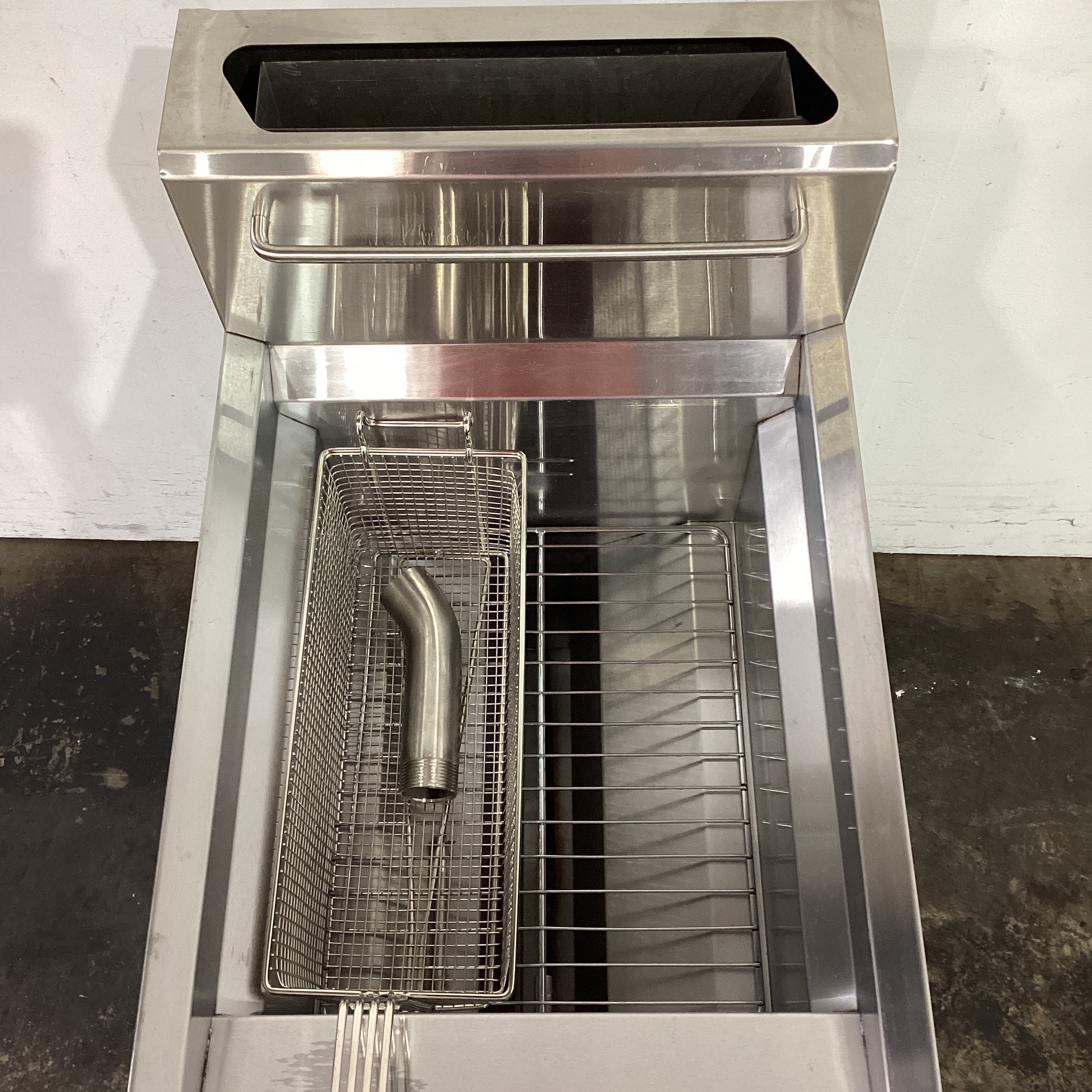 Blue Seal GT18 Fryer - 876435