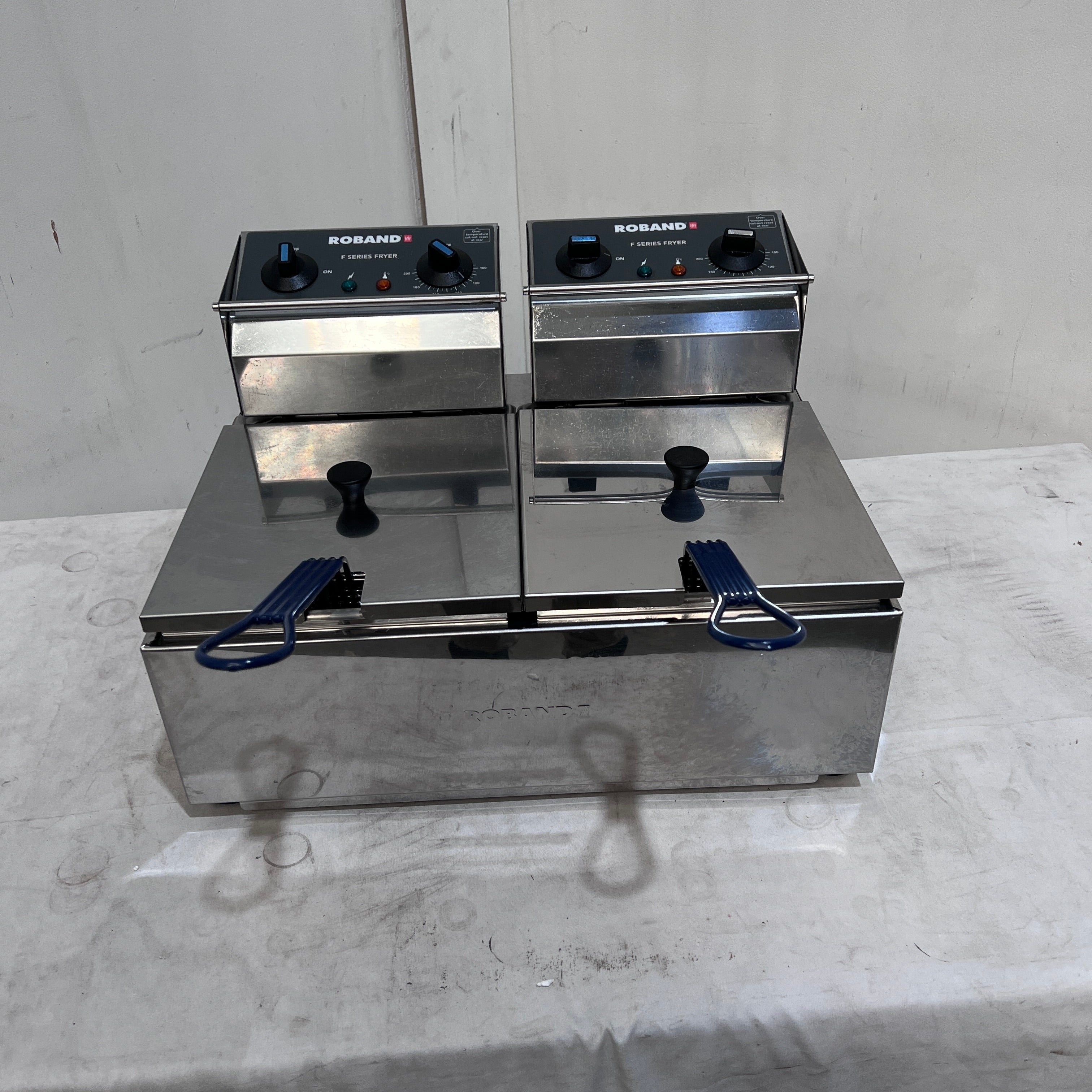 Roband F25 Countertop Split Pan Fryer - 878880