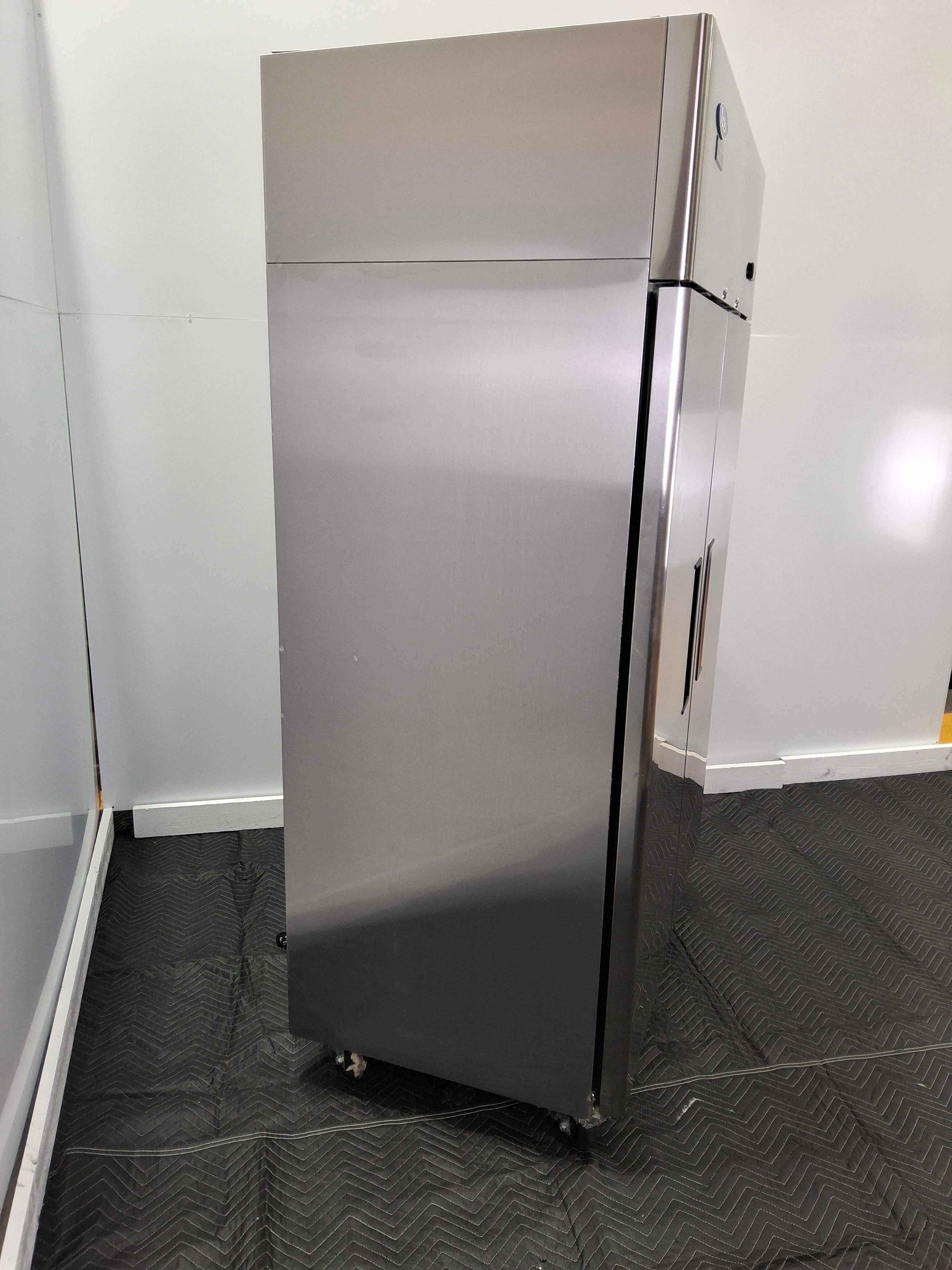 Atosa YBF9219GR Upright Freezer - 880690