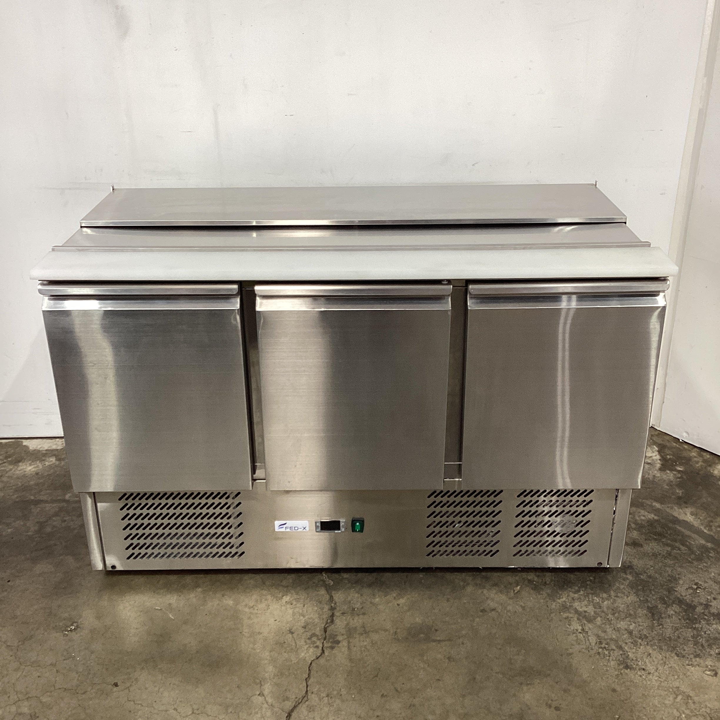 FED-X XGNS1300S Salad Prep Fridge - 886756