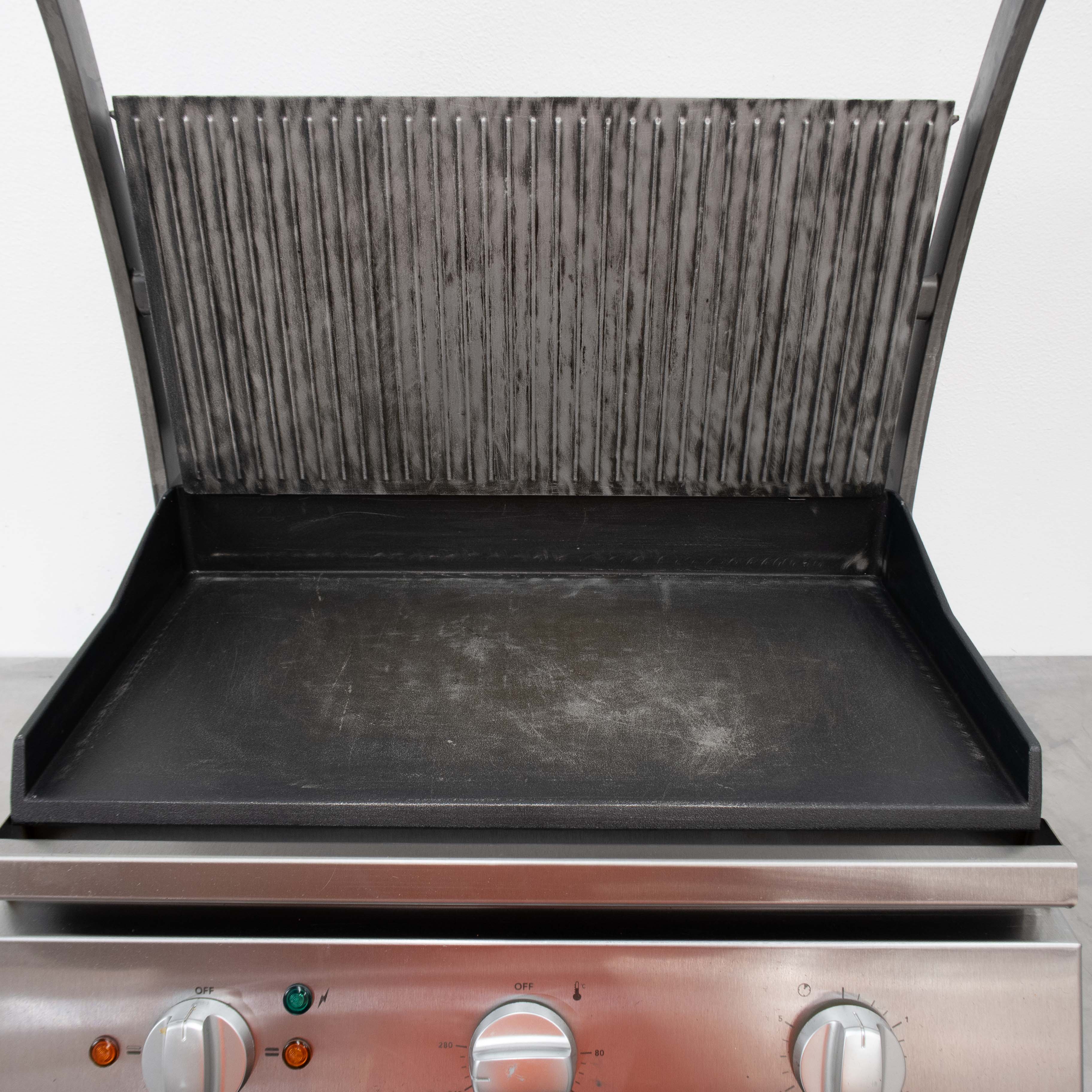 Roband GSA815R Grill Station - 889199
