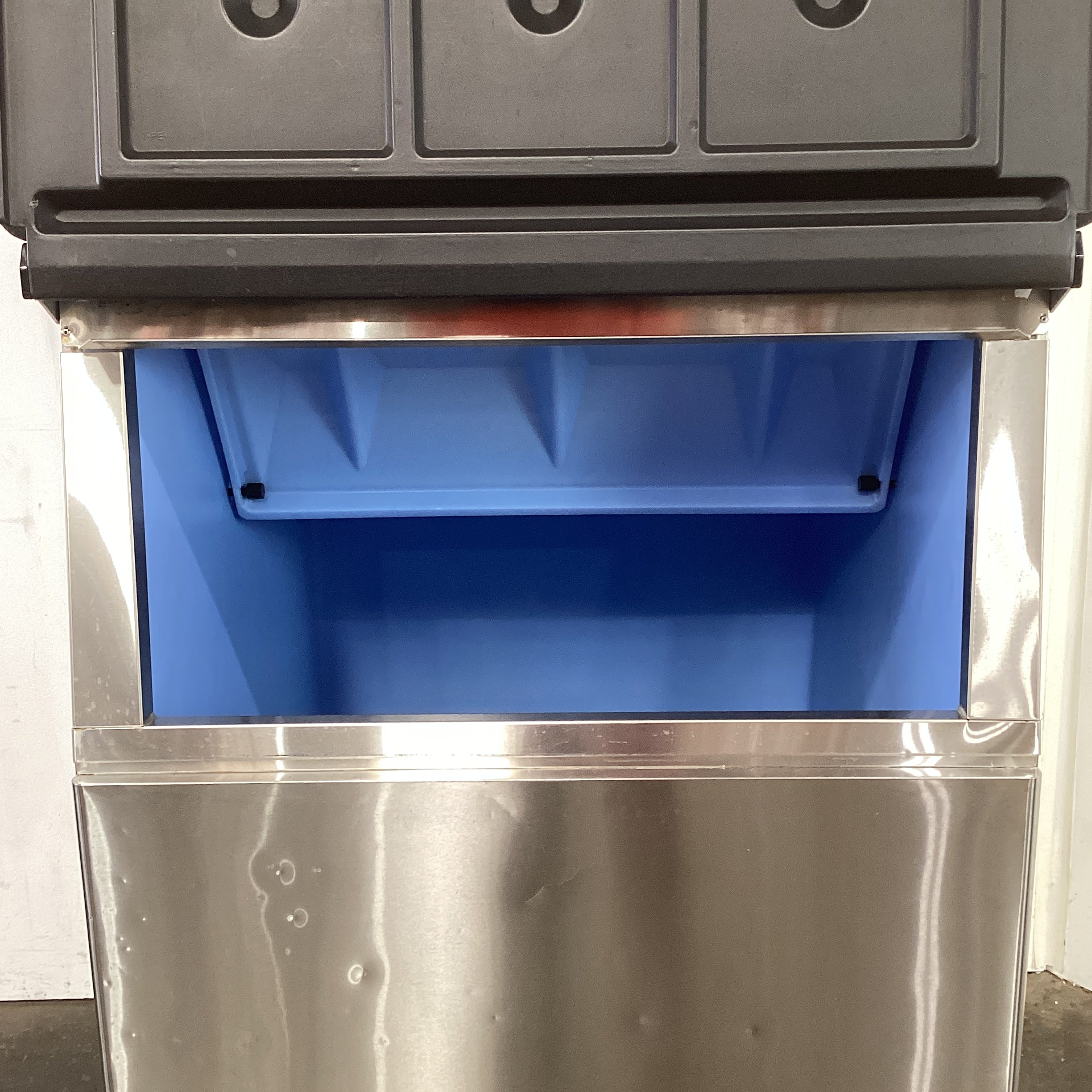 Hoshizaki FM-1000AKE Ice Machine + B-501SA Storage Bin - 900187