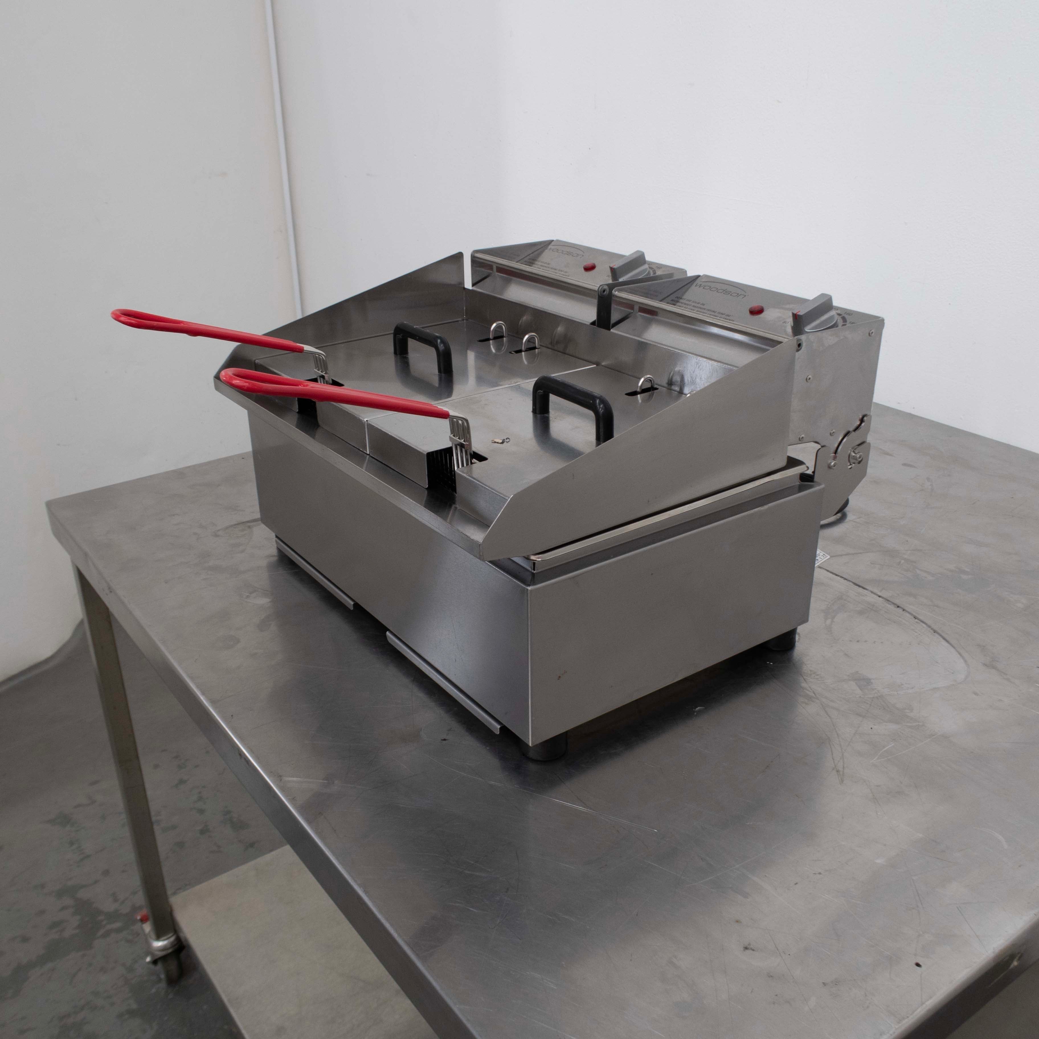 Woodson W.FRT50C Countertop Split Pan Fryer - 902112