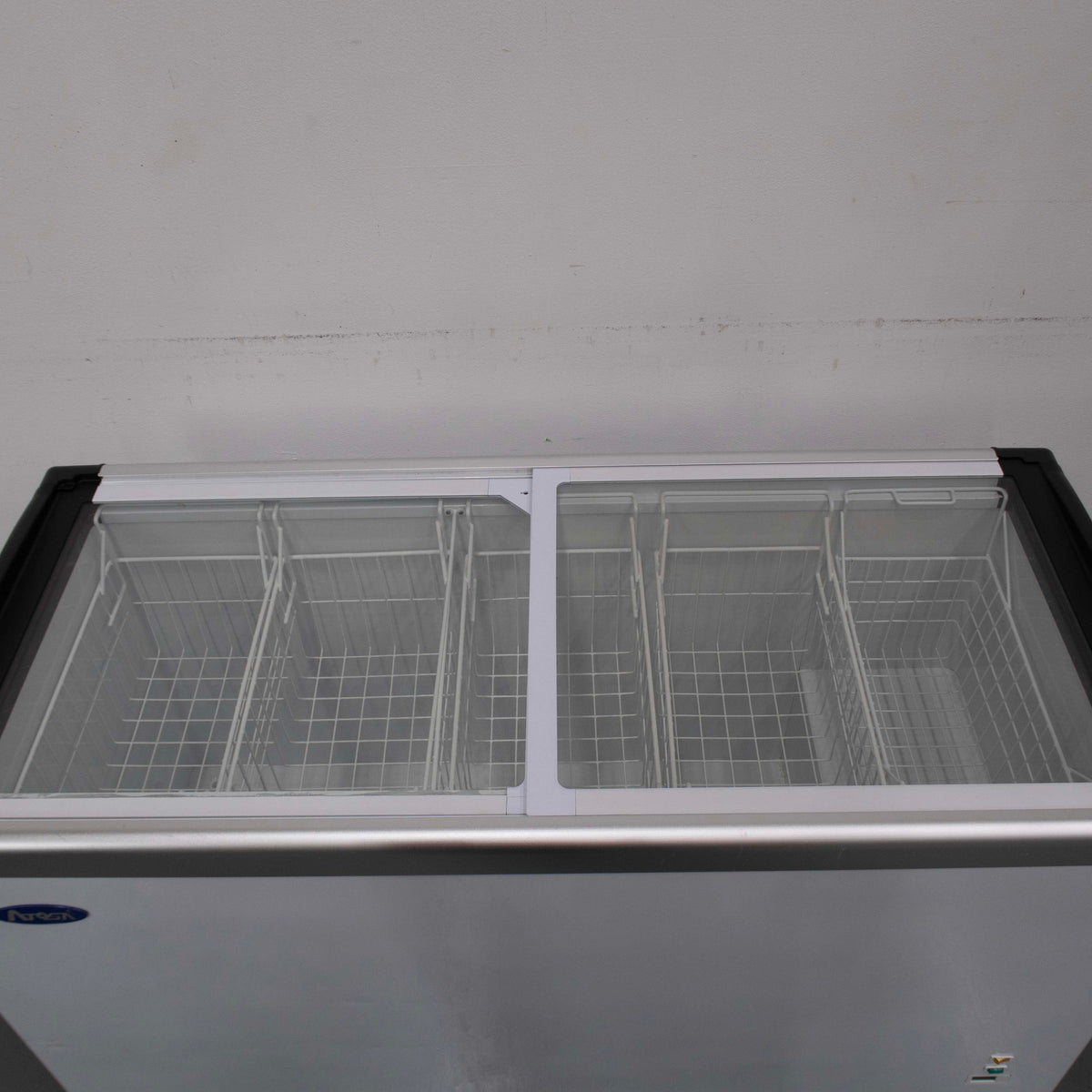 Atosa SD-520P Flat Glass Top Chest Freezer - 902951