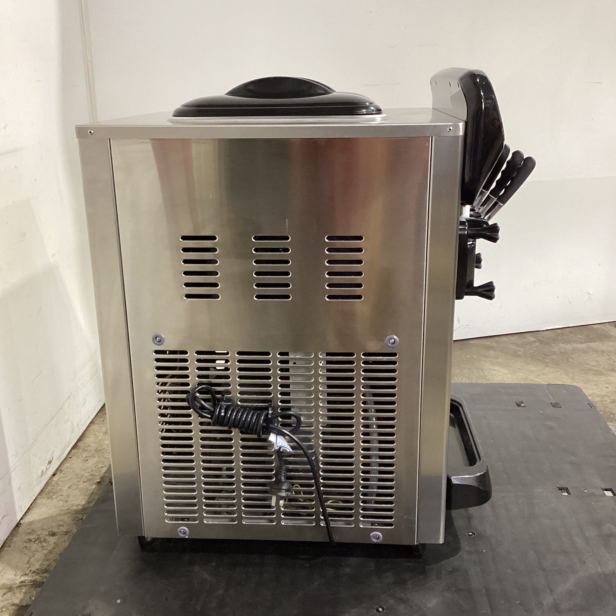 Polar UA034-A Ice Cream Machine - 906060