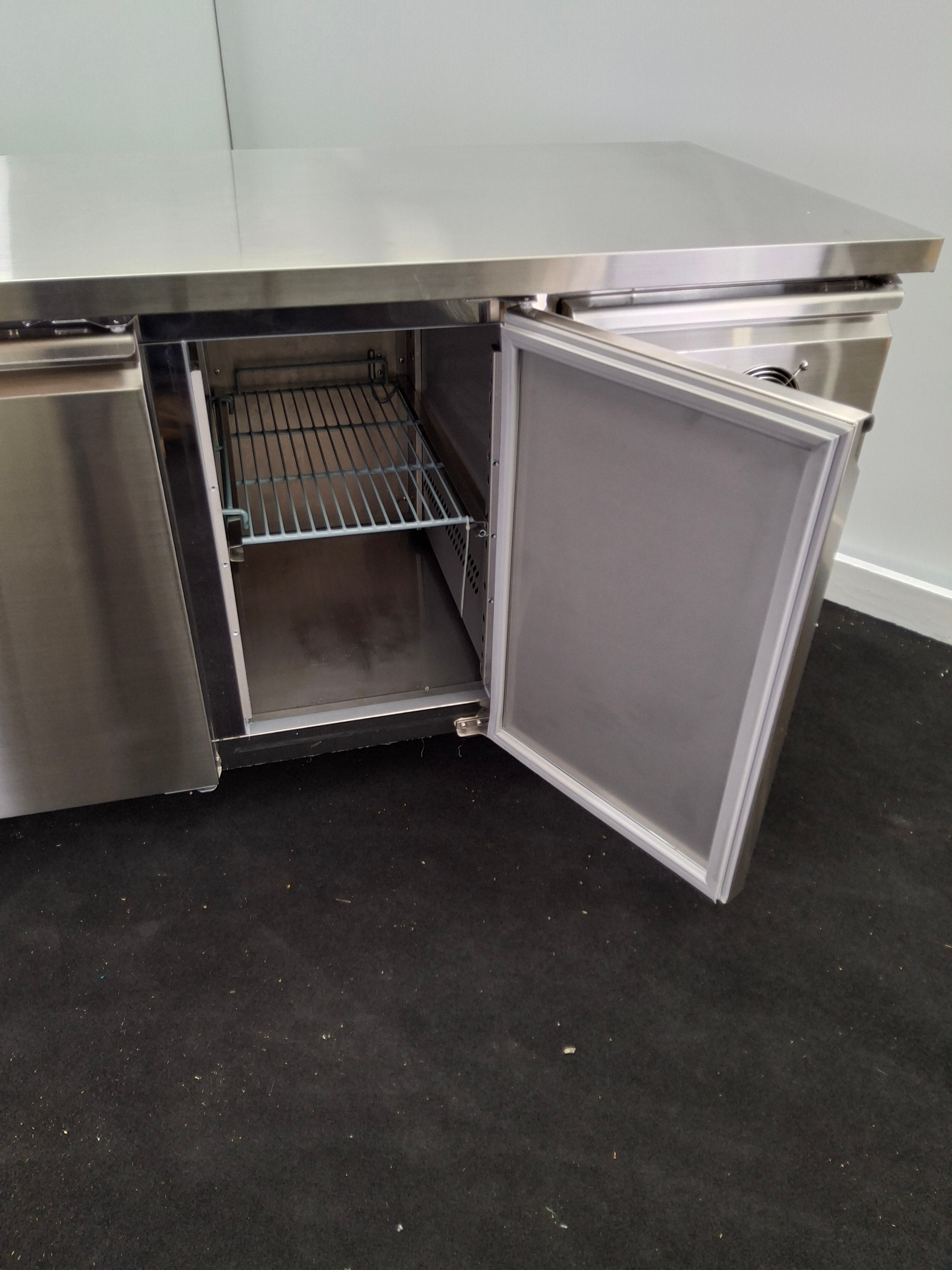 FED-X XUB7C18S3V Undercounter Fridge - 907290