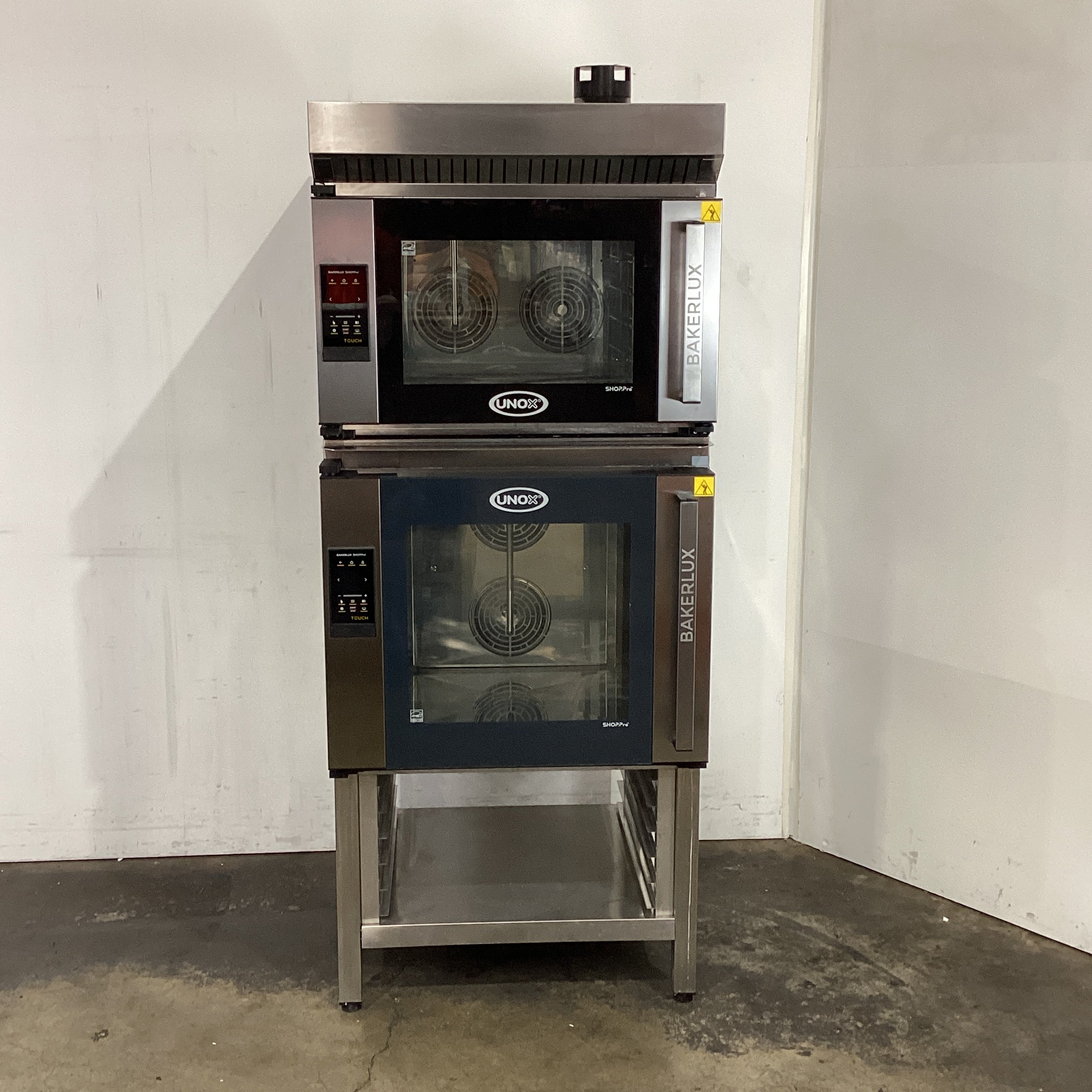 Unox XEFT-06EU-ETRV Combi Oven + Unox XEFR-04EUETRV Convection Oven with Unox Bakerlux XEKHT-HCEU Exhaust Hood - 912874